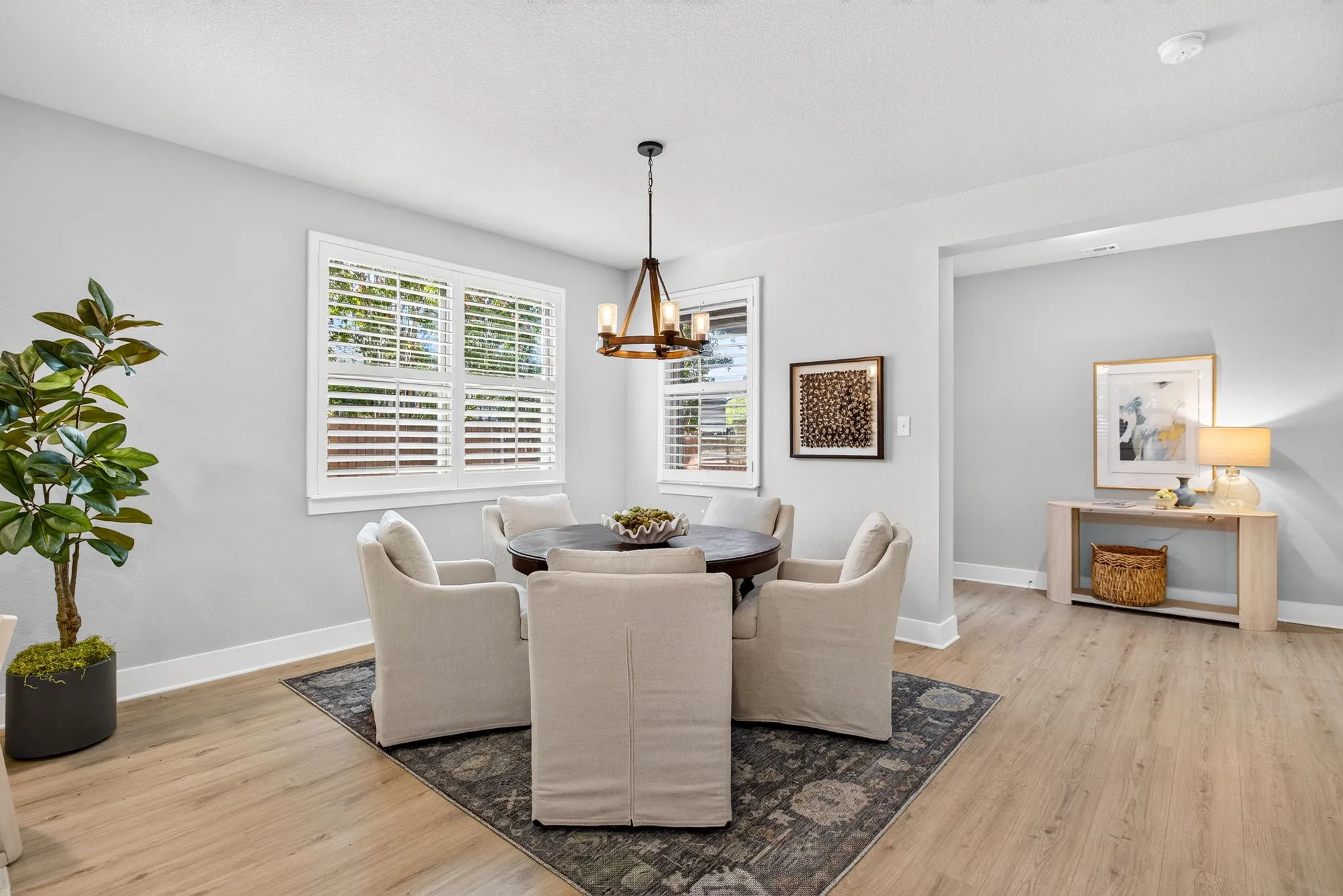 Single Family Residence For Sale in Tarrant County , 415 Templeton Drive, Fort Worth, Texas 76107, 3 Bedroom, 3 Bathroom, 2 Garage spaces, 2,278 Sqft, built in 2014, mls#21383875, Real Estate Agent in Fort Worth, Homes For Sale in Tarrant county, Homes For Sale in Fort Worth, Realtor in Fort Worth Texas, Real Estate Brokerage Independent Realty Texas, Luminita Cordes Realtor