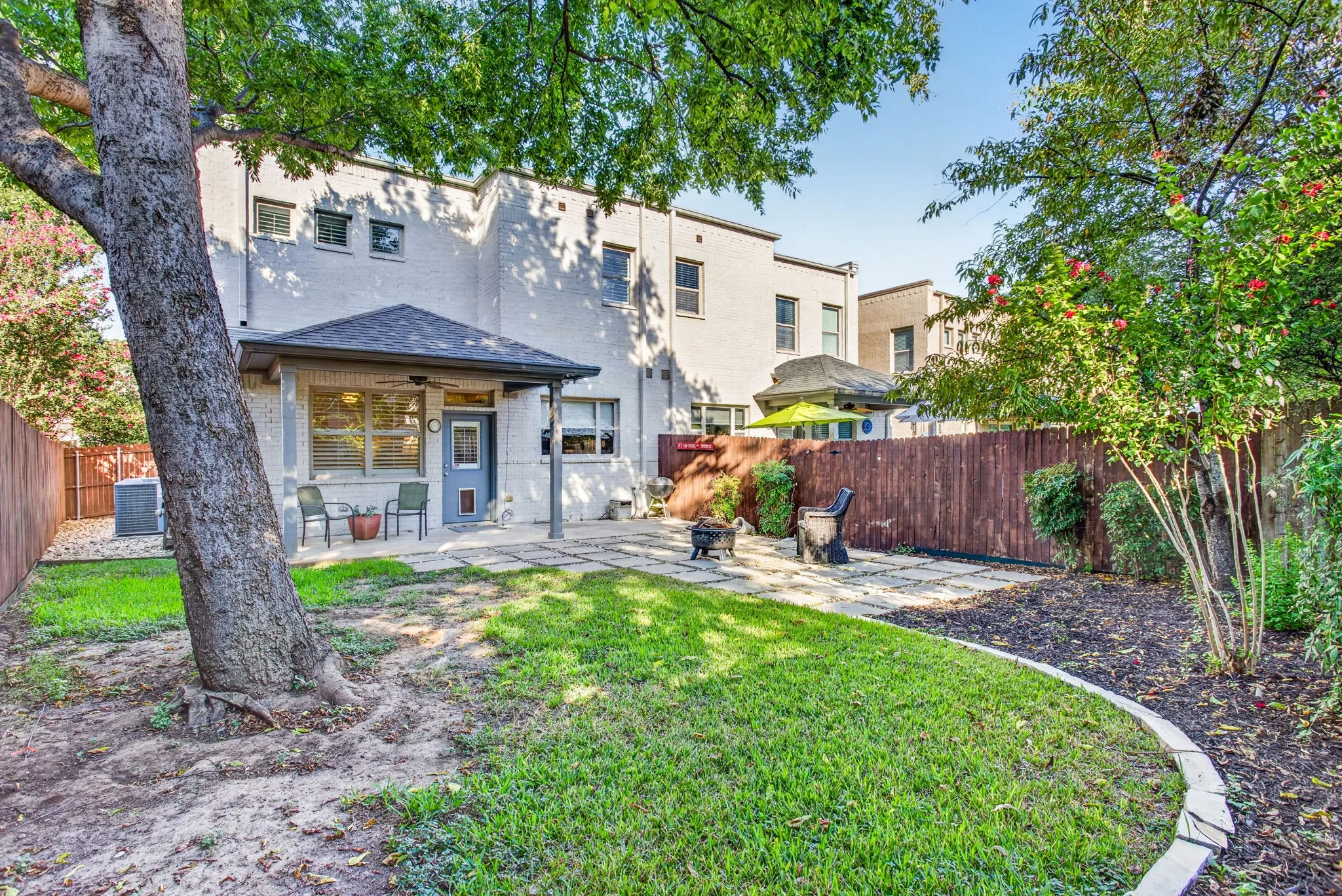 Single Family Residence For Sale in Tarrant County , 415 Templeton Drive, Fort Worth, Texas 76107, 3 Bedroom, 3 Bathroom, 2 Garage spaces, 2,278 Sqft, built in 2014, mls#21383875, Real Estate Agent in Fort Worth, Homes For Sale in Tarrant county, Homes For Sale in Fort Worth, Realtor in Fort Worth Texas, Real Estate Brokerage Independent Realty Texas, Luminita Cordes Realtor