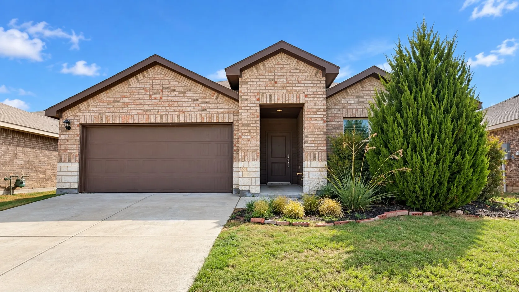 Single Family Residence For Rent in Tarrant County , 10333 Fort Croghan Trail, Crowley, Texas 76036, 4 Bedroom, 2 Bathroom, 2 Garage spaces, 1,649 Sqft, built in 2021, mls#21383933, Real Estate Agent in Crowley, Homes For Rent in Tarrant county, Homes For Rent in Crowley, Realtor in Crowley Texas, Real Estate Brokerage Independent Realty Texas, Luminita Cordes Realtor