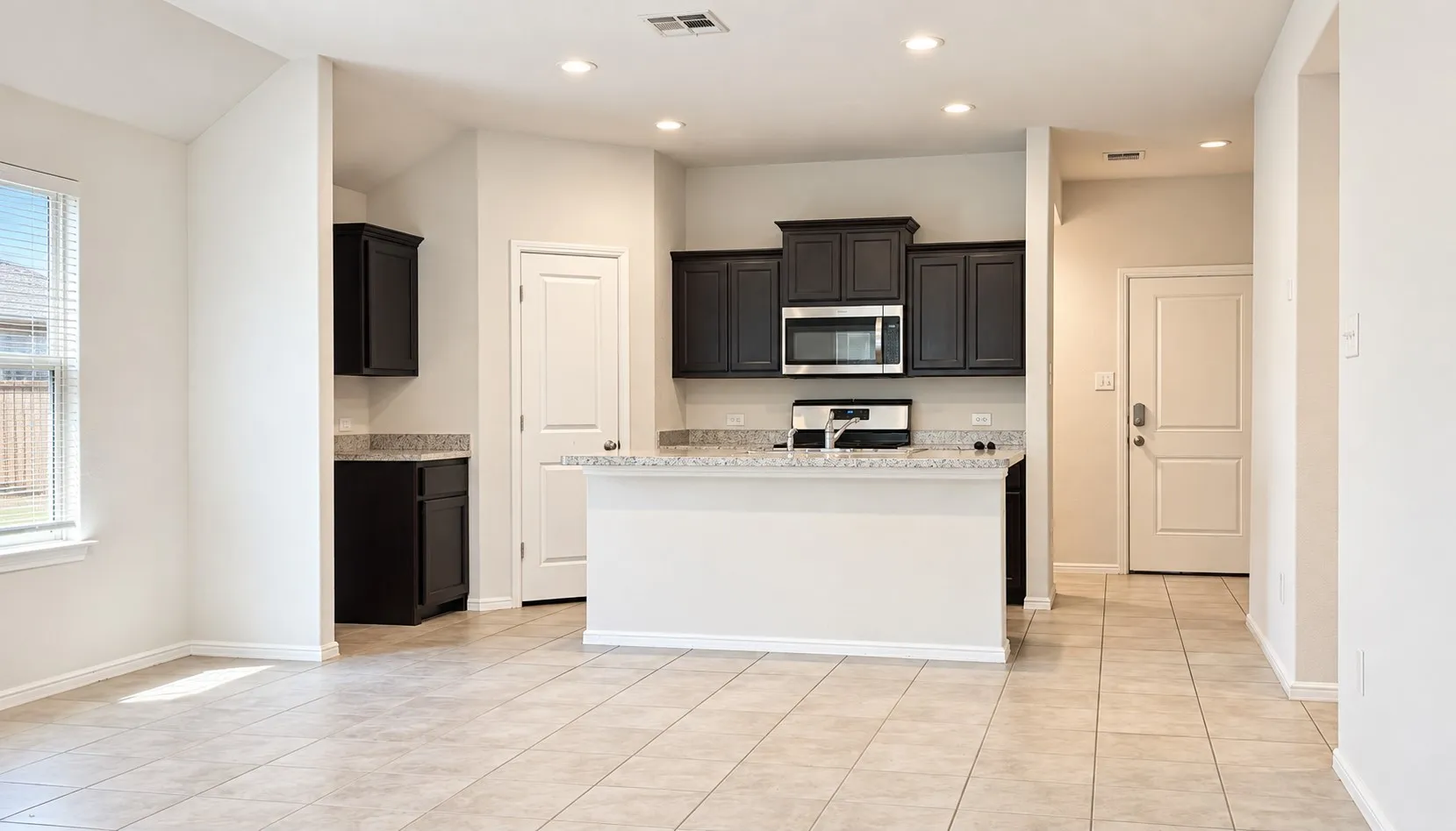 Single Family Residence For Rent in Tarrant County , 10333 Fort Croghan Trail, Crowley, Texas 76036, 4 Bedroom, 2 Bathroom, 2 Garage spaces, 1,649 Sqft, built in 2021, mls#21383933, Real Estate Agent in Crowley, Homes For Rent in Tarrant county, Homes For Rent in Crowley, Realtor in Crowley Texas, Real Estate Brokerage Independent Realty Texas, Luminita Cordes Realtor