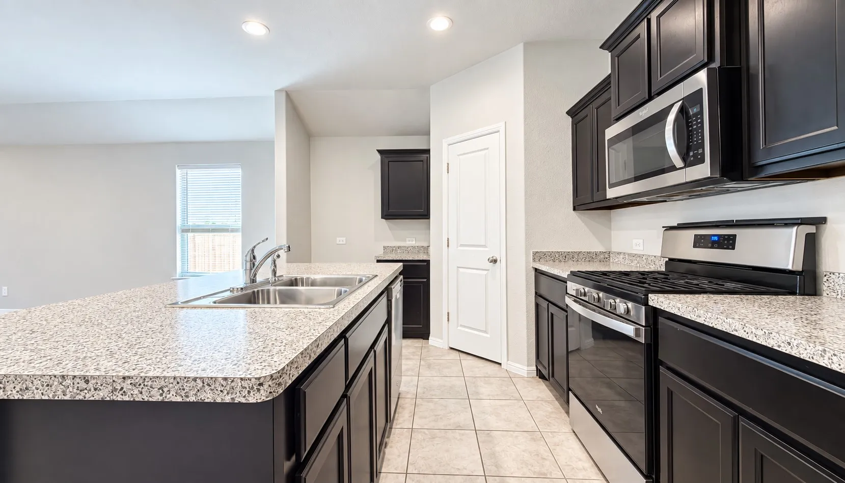 Single Family Residence For Rent in Tarrant County , 10333 Fort Croghan Trail, Crowley, Texas 76036, 4 Bedroom, 2 Bathroom, 2 Garage spaces, 1,649 Sqft, built in 2021, mls#21383933, Real Estate Agent in Crowley, Homes For Rent in Tarrant county, Homes For Rent in Crowley, Realtor in Crowley Texas, Real Estate Brokerage Independent Realty Texas, Luminita Cordes Realtor