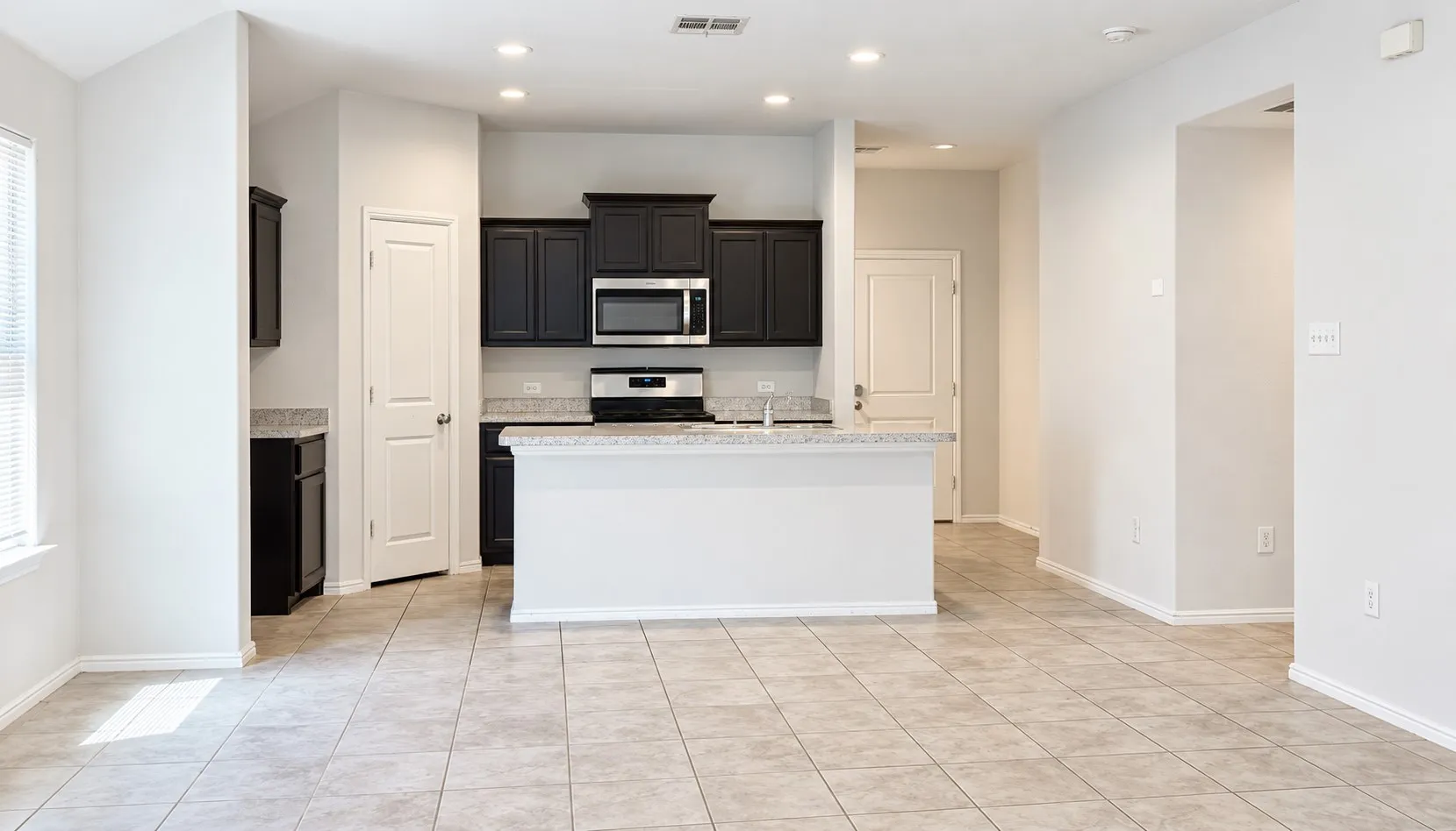 Single Family Residence For Rent in Tarrant County , 10333 Fort Croghan Trail, Crowley, Texas 76036, 4 Bedroom, 2 Bathroom, 2 Garage spaces, 1,649 Sqft, built in 2021, mls#21383933, Real Estate Agent in Crowley, Homes For Rent in Tarrant county, Homes For Rent in Crowley, Realtor in Crowley Texas, Real Estate Brokerage Independent Realty Texas, Luminita Cordes Realtor