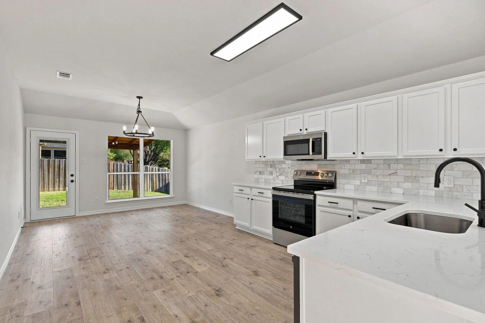 Single Family Residence For Sale in Collin County , 704 Sequoia Drive, Anna, Texas 75409, 3 Bedroom, 2 Bathroom, Garage spaces, 1,729 Sqft, built in 2004, mls#21384013, Real Estate Agent in Anna, Homes For Sale in Collin county, Homes For Sale in Anna, Realtor in Anna Texas, Real Estate Brokerage Independent Realty Texas, Luminita Cordes Realtor