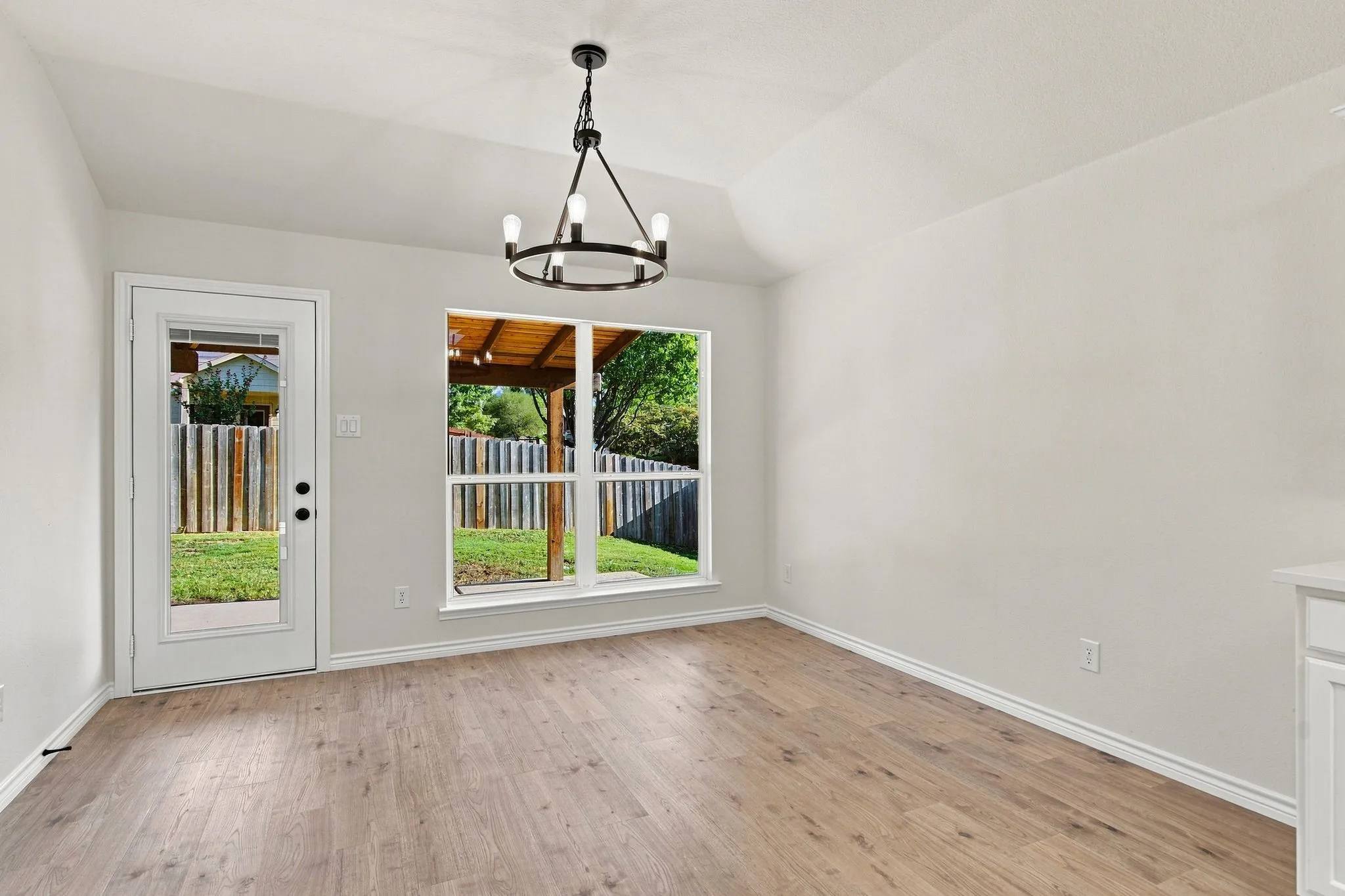 Single Family Residence For Sale in Collin County , 704 Sequoia Drive, Anna, Texas 75409, 3 Bedroom, 2 Bathroom, Garage spaces, 1,729 Sqft, built in 2004, mls#21384013, Real Estate Agent in Anna, Homes For Sale in Collin county, Homes For Sale in Anna, Realtor in Anna Texas, Real Estate Brokerage Independent Realty Texas, Luminita Cordes Realtor