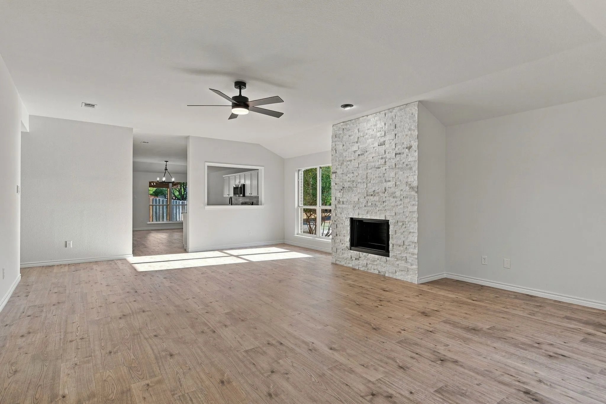 Single Family Residence For Sale in Collin County , 704 Sequoia Drive, Anna, Texas 75409, 3 Bedroom, 2 Bathroom, Garage spaces, 1,729 Sqft, built in 2004, mls#21384013, Real Estate Agent in Anna, Homes For Sale in Collin county, Homes For Sale in Anna, Realtor in Anna Texas, Real Estate Brokerage Independent Realty Texas, Luminita Cordes Realtor
