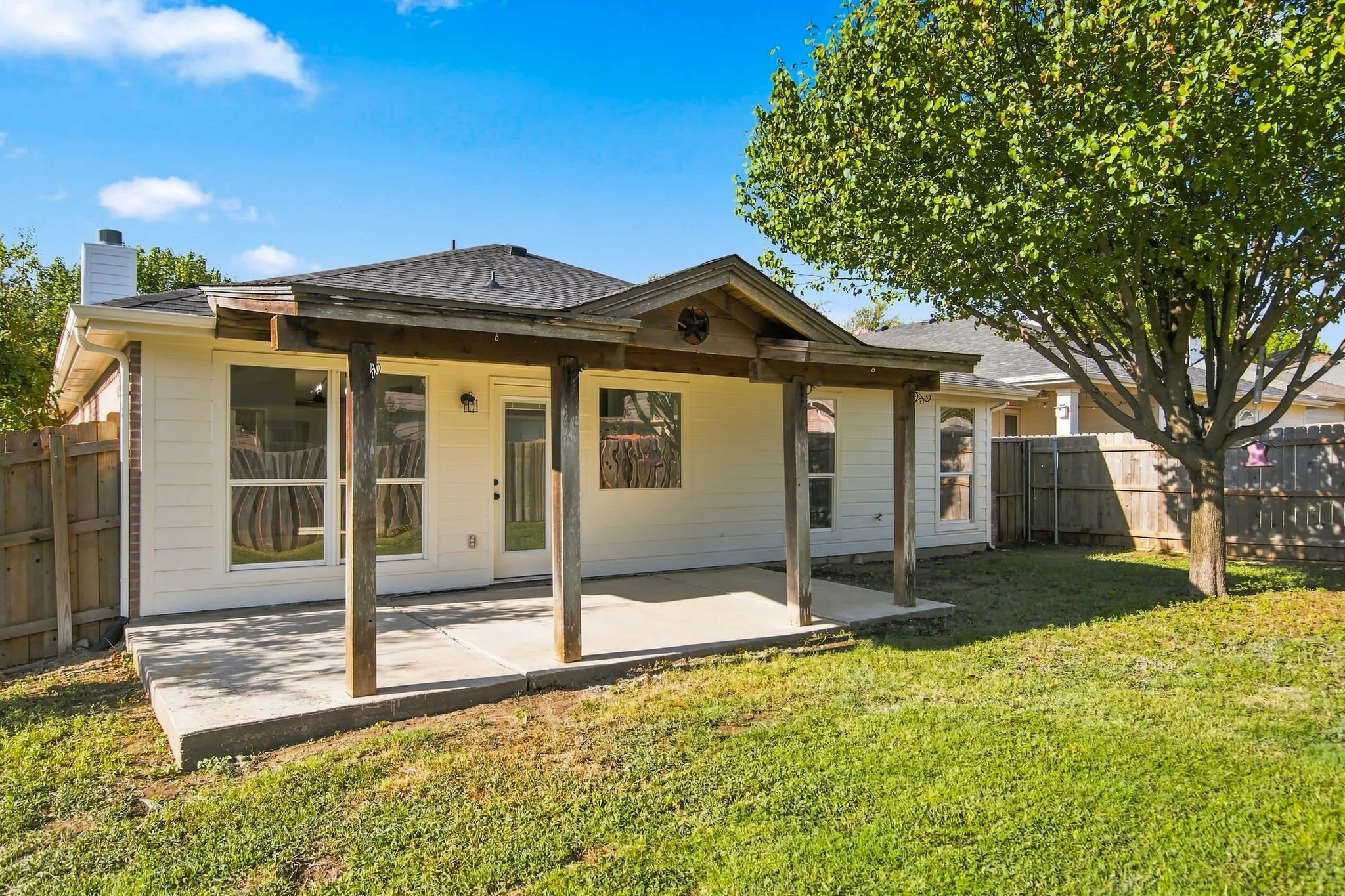 Single Family Residence For Sale in Collin County , 704 Sequoia Drive, Anna, Texas 75409, 3 Bedroom, 2 Bathroom, Garage spaces, 1,729 Sqft, built in 2004, mls#21384013, Real Estate Agent in Anna, Homes For Sale in Collin county, Homes For Sale in Anna, Realtor in Anna Texas, Real Estate Brokerage Independent Realty Texas, Luminita Cordes Realtor