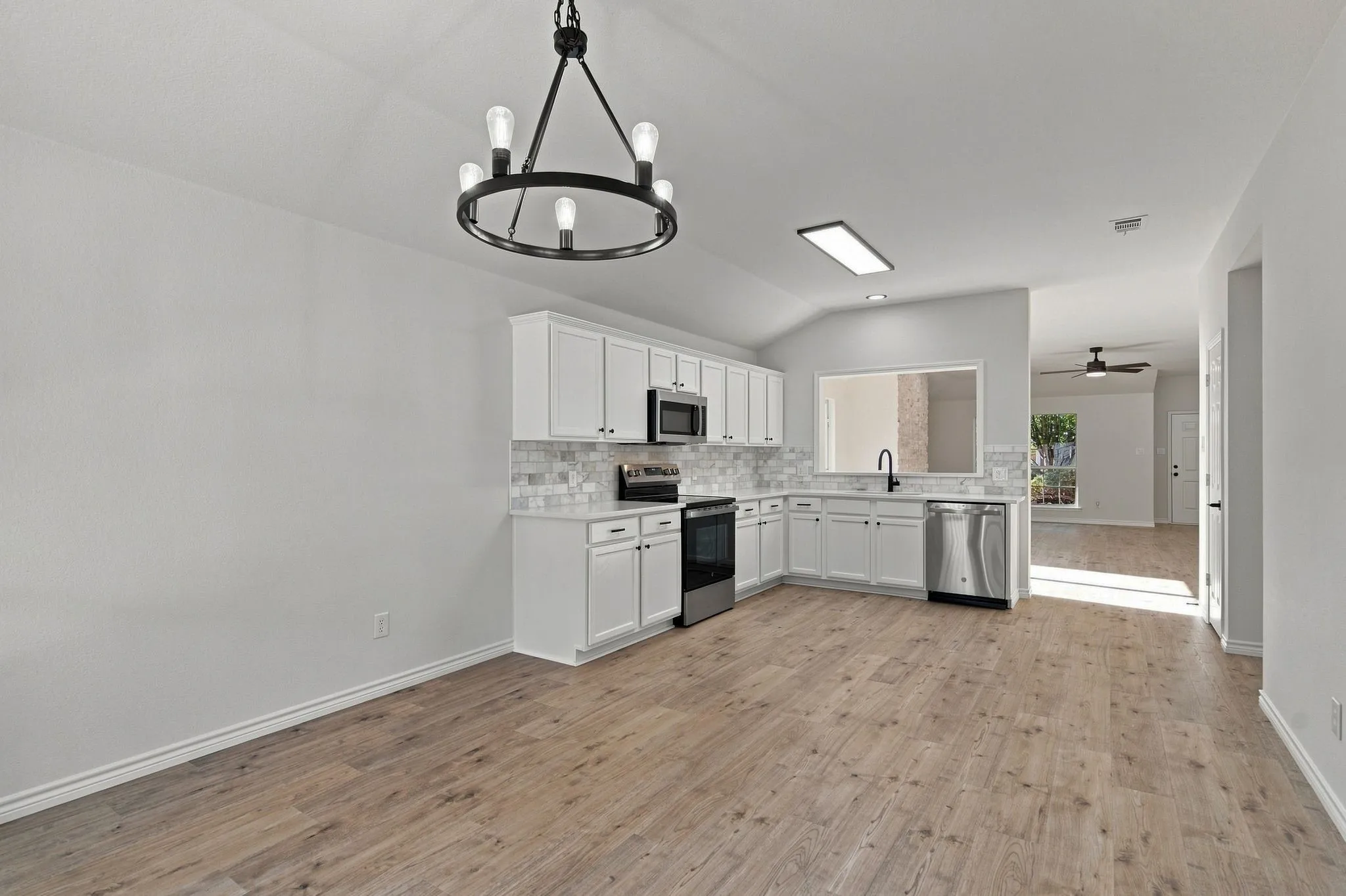 Single Family Residence For Sale in Collin County , 704 Sequoia Drive, Anna, Texas 75409, 3 Bedroom, 2 Bathroom, Garage spaces, 1,729 Sqft, built in 2004, mls#21384013, Real Estate Agent in Anna, Homes For Sale in Collin county, Homes For Sale in Anna, Realtor in Anna Texas, Real Estate Brokerage Independent Realty Texas, Luminita Cordes Realtor