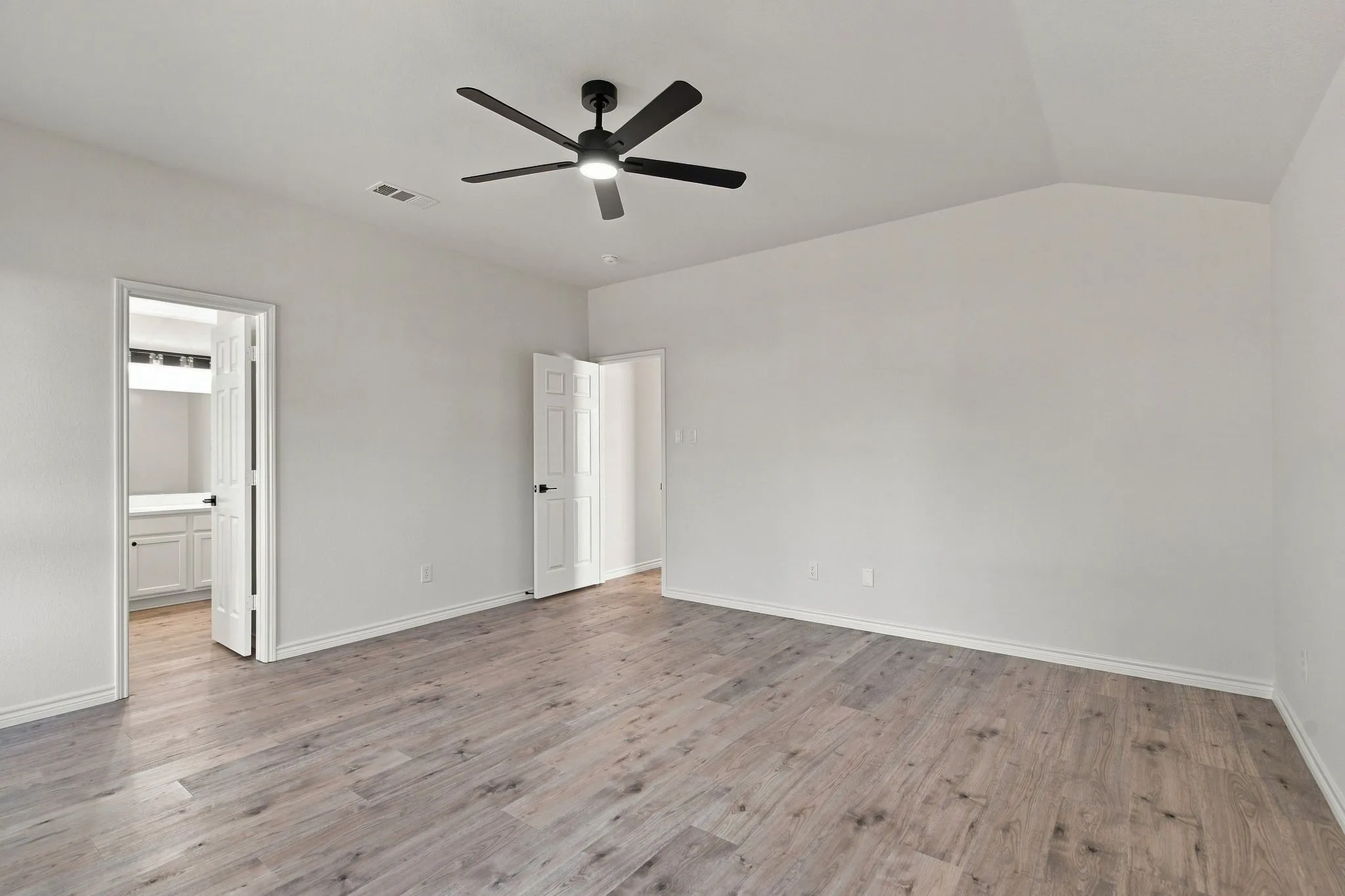 Single Family Residence For Sale in Collin County , 704 Sequoia Drive, Anna, Texas 75409, 3 Bedroom, 2 Bathroom, Garage spaces, 1,729 Sqft, built in 2004, mls#21384013, Real Estate Agent in Anna, Homes For Sale in Collin county, Homes For Sale in Anna, Realtor in Anna Texas, Real Estate Brokerage Independent Realty Texas, Luminita Cordes Realtor