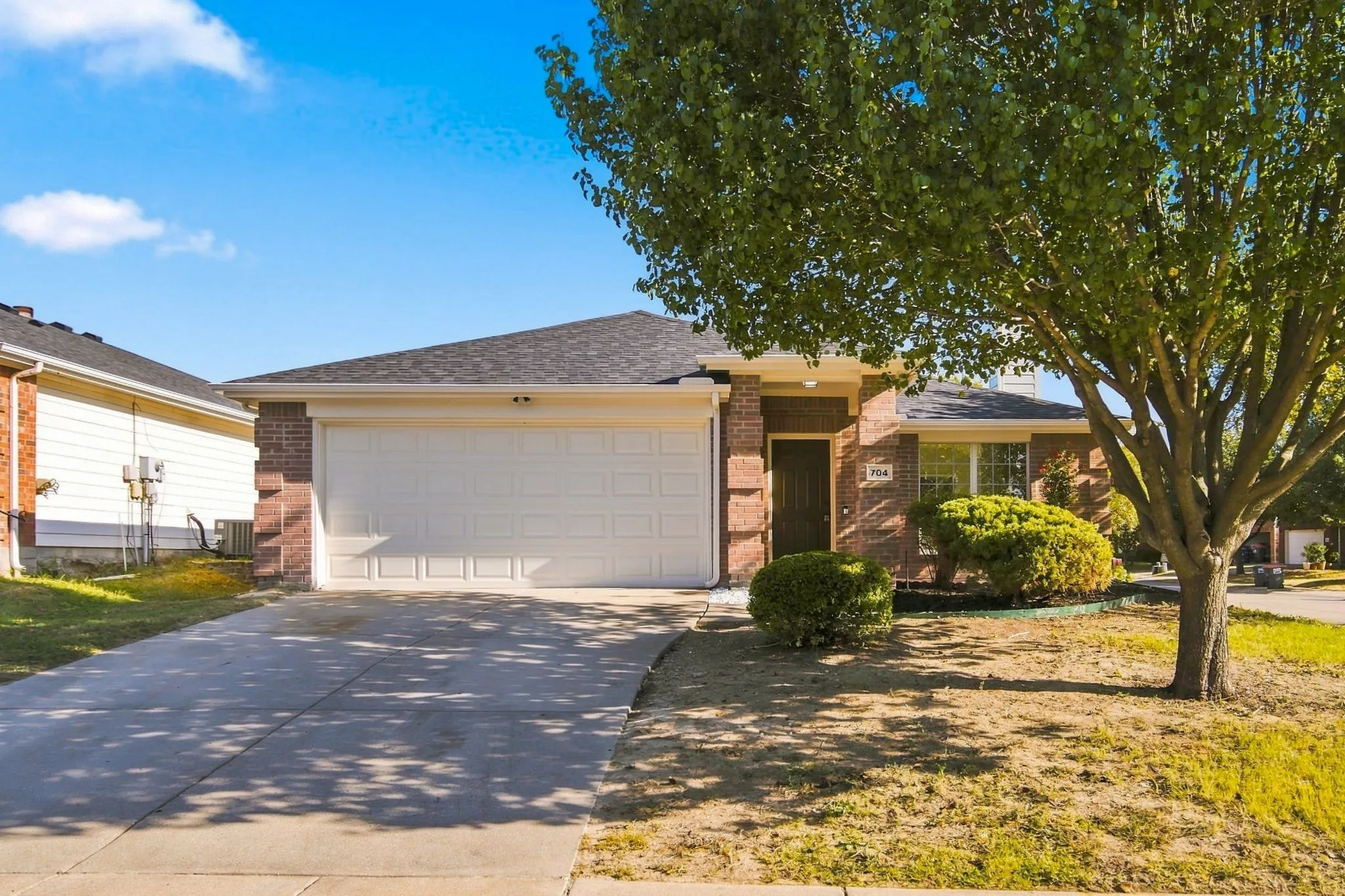 Single Family Residence For Sale in Collin County , 704 Sequoia Drive, Anna, Texas 75409, 3 Bedroom, 2 Bathroom, Garage spaces, 1,729 Sqft, built in 2004, mls#21384013, Real Estate Agent in Anna, Homes For Sale in Collin county, Homes For Sale in Anna, Realtor in Anna Texas, Real Estate Brokerage Independent Realty Texas, Luminita Cordes Realtor