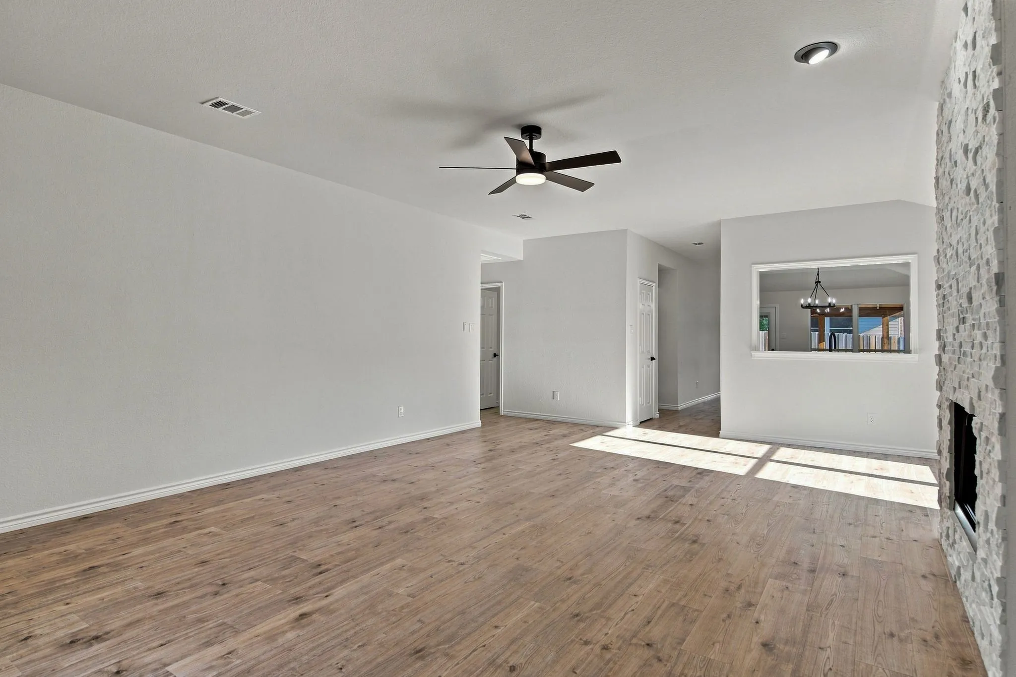Single Family Residence For Sale in Collin County , 704 Sequoia Drive, Anna, Texas 75409, 3 Bedroom, 2 Bathroom, Garage spaces, 1,729 Sqft, built in 2004, mls#21384013, Real Estate Agent in Anna, Homes For Sale in Collin county, Homes For Sale in Anna, Realtor in Anna Texas, Real Estate Brokerage Independent Realty Texas, Luminita Cordes Realtor