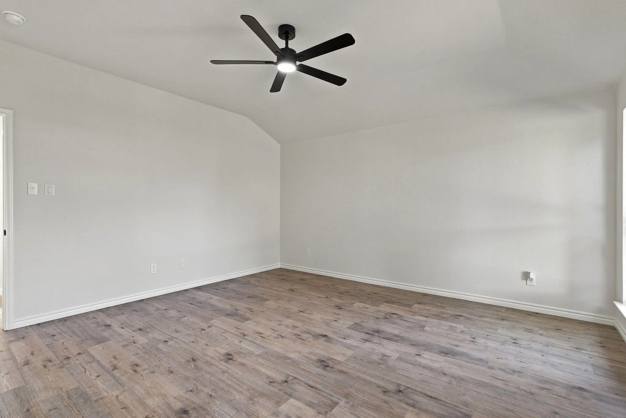 Single Family Residence For Sale in Collin County , 704 Sequoia Drive, Anna, Texas 75409, 3 Bedroom, 2 Bathroom, Garage spaces, 1,729 Sqft, built in 2004, mls#21384013, Real Estate Agent in Anna, Homes For Sale in Collin county, Homes For Sale in Anna, Realtor in Anna Texas, Real Estate Brokerage Independent Realty Texas, Luminita Cordes Realtor