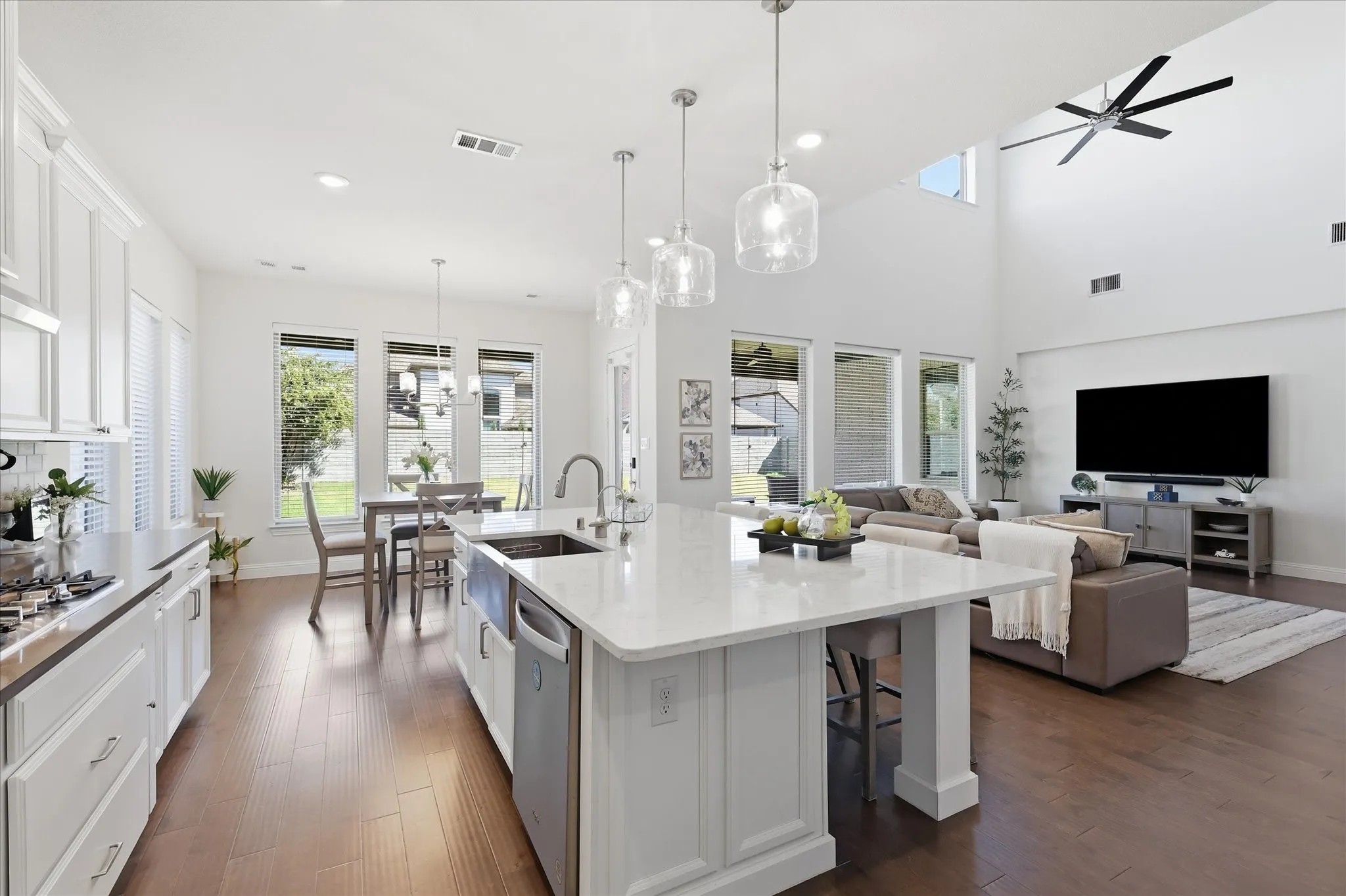 Natural light everywhere!