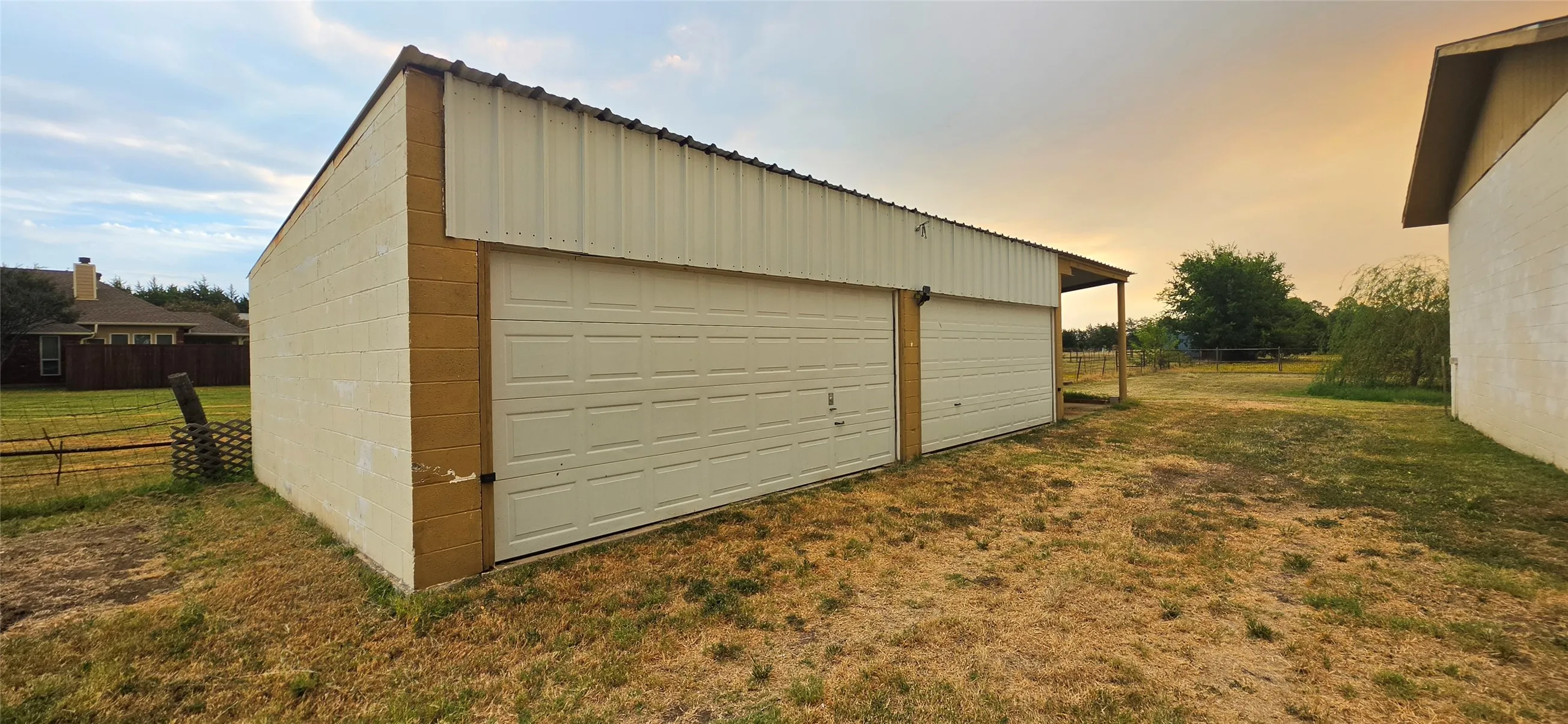 Single Family Residence For Rent in Grayson County , 1214 desvoignes, Denison, Texas 75021, 1 Bedroom, 1 Bathroom, 2 Garage spaces, 1,200 Sqft, built in 1945, mls#21384025, Real Estate Agent in Denison, Homes For Rent in Grayson county, Homes For Rent in Denison, Realtor in Denison Texas, Real Estate Brokerage Independent Realty Texas, Luminita Cordes Realtor