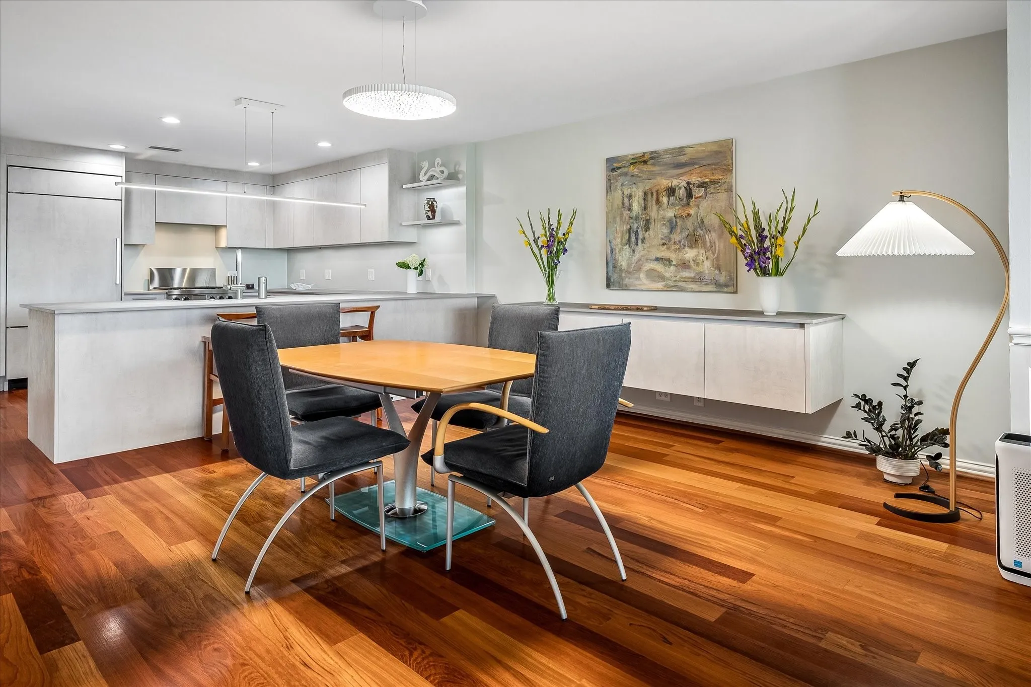 Condominium For Sale in Dallas County , 4500 Roland Avenue 807, Highland Park, Texas 75219, 2 Bedroom, 3 Bathroom, 2 Garage spaces, 1,985 Sqft, built in 1982, mls#21384019, Real Estate Agent in Highland Park, Homes For Sale in Dallas county, Homes For Sale in Highland Park, Realtor in Highland Park Texas, Real Estate Brokerage Independent Realty Texas, Luminita Cordes Realtor