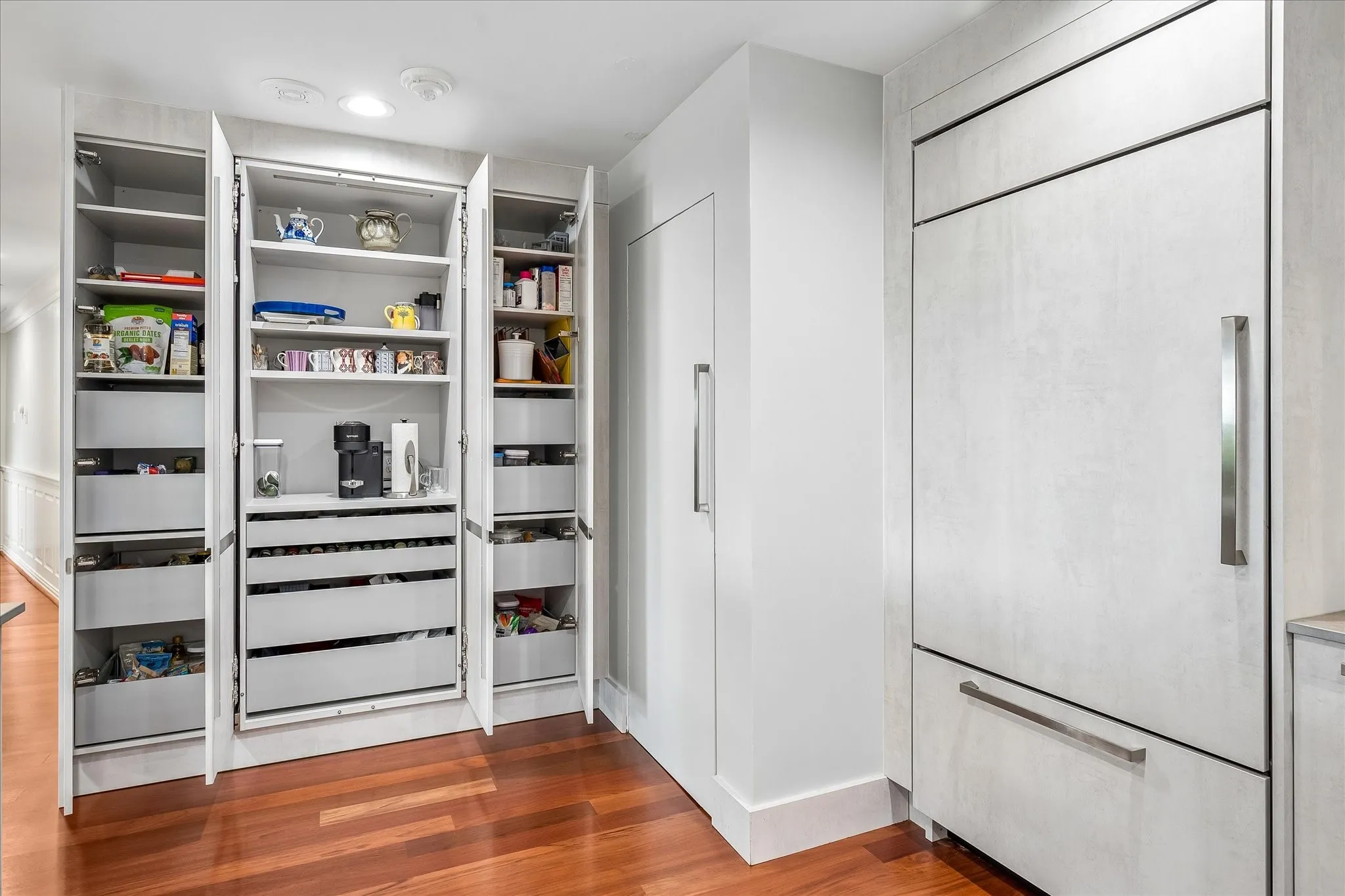 Condominium For Sale in Dallas County , 4500 Roland Avenue 807, Highland Park, Texas 75219, 2 Bedroom, 3 Bathroom, 2 Garage spaces, 1,985 Sqft, built in 1982, mls#21384019, Real Estate Agent in Highland Park, Homes For Sale in Dallas county, Homes For Sale in Highland Park, Realtor in Highland Park Texas, Real Estate Brokerage Independent Realty Texas, Luminita Cordes Realtor