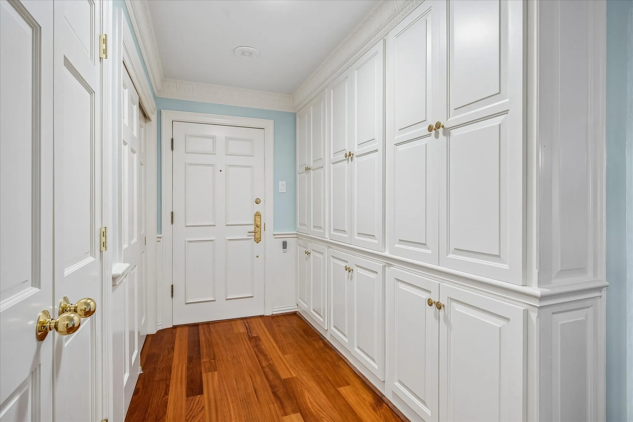 Condominium For Sale in Dallas County , 4500 Roland Avenue 807, Highland Park, Texas 75219, 2 Bedroom, 3 Bathroom, 2 Garage spaces, 1,985 Sqft, built in 1982, mls#21384019, Real Estate Agent in Highland Park, Homes For Sale in Dallas county, Homes For Sale in Highland Park, Realtor in Highland Park Texas, Real Estate Brokerage Independent Realty Texas, Luminita Cordes Realtor