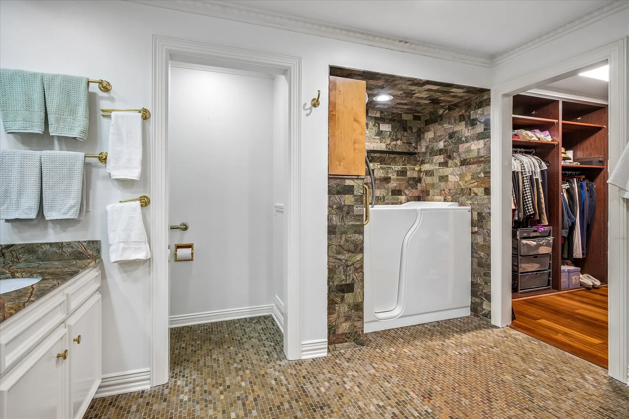 Condominium For Sale in Dallas County , 4500 Roland Avenue 807, Highland Park, Texas 75219, 2 Bedroom, 3 Bathroom, 2 Garage spaces, 1,985 Sqft, built in 1982, mls#21384019, Real Estate Agent in Highland Park, Homes For Sale in Dallas county, Homes For Sale in Highland Park, Realtor in Highland Park Texas, Real Estate Brokerage Independent Realty Texas, Luminita Cordes Realtor
