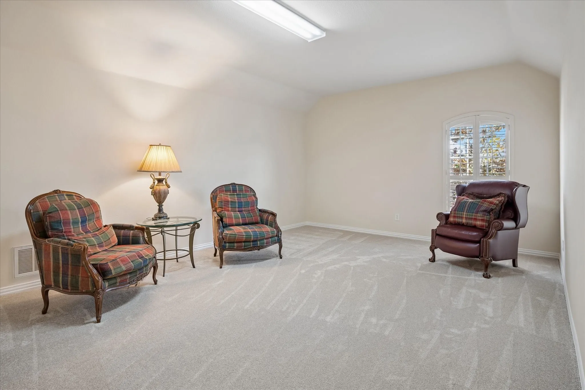Single Family Residence For Sale in Collin County , 1920 Northfork Lane, Lucas, Texas 75002, 5 Bedroom, 4 Bathroom, 3 Garage spaces, 4,206 Sqft, built in 2003, mls#21382853, Real Estate Agent in Lucas, Homes For Sale in Collin county, Homes For Sale in Lucas, Realtor in Lucas Texas, Real Estate Brokerage Independent Realty Texas, Luminita Cordes Realtor