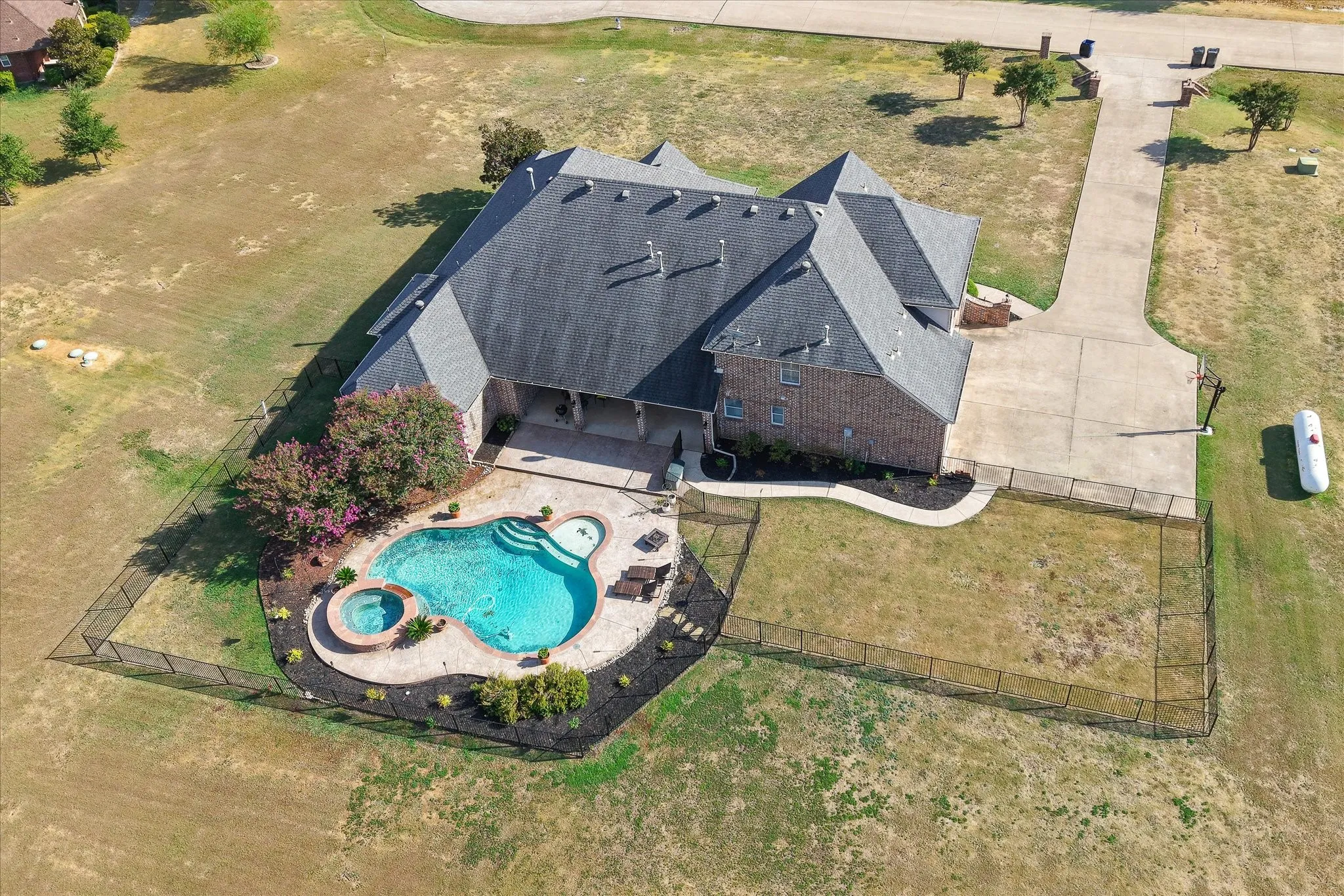 Single Family Residence For Sale in Collin County , 1920 Northfork Lane, Lucas, Texas 75002, 5 Bedroom, 4 Bathroom, 3 Garage spaces, 4,206 Sqft, built in 2003, mls#21382853, Real Estate Agent in Lucas, Homes For Sale in Collin county, Homes For Sale in Lucas, Realtor in Lucas Texas, Real Estate Brokerage Independent Realty Texas, Luminita Cordes Realtor