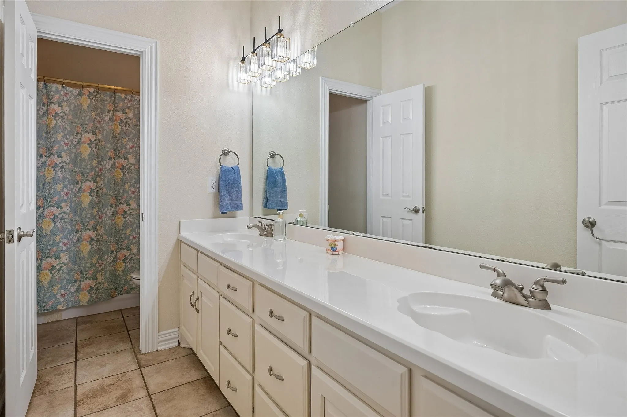 Single Family Residence For Sale in Collin County , 1920 Northfork Lane, Lucas, Texas 75002, 5 Bedroom, 4 Bathroom, 3 Garage spaces, 4,206 Sqft, built in 2003, mls#21382853, Real Estate Agent in Lucas, Homes For Sale in Collin county, Homes For Sale in Lucas, Realtor in Lucas Texas, Real Estate Brokerage Independent Realty Texas, Luminita Cordes Realtor