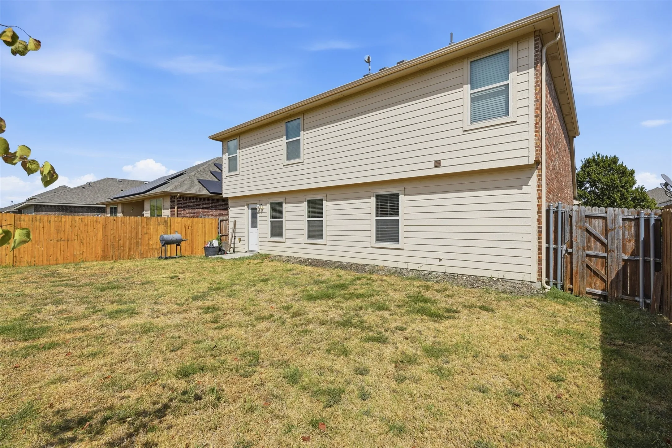 Single Family Residence For Sale in Ellis County , 227 Old Spanish Trail, Waxahachie, Texas 75167, 4 Bedroom, 3 Bathroom, 2 Garage spaces, 2,164 Sqft, built in 2014, mls#21384026, Real Estate Agent in Waxahachie, Homes For Sale in Ellis county, Homes For Sale in Waxahachie, Realtor in Waxahachie Texas, Real Estate Brokerage Independent Realty Texas, Luminita Cordes Realtor