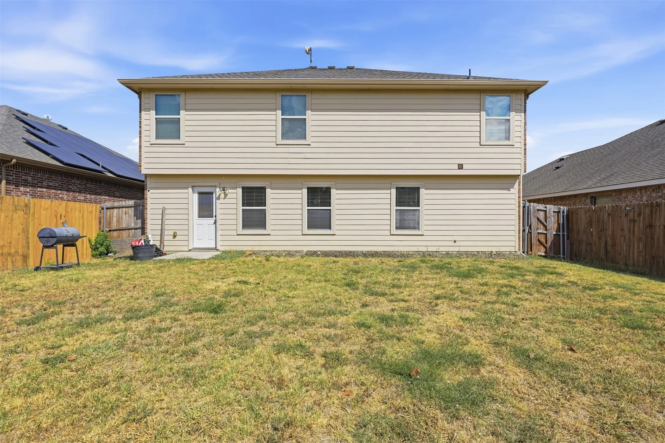 Single Family Residence For Sale in Ellis County , 227 Old Spanish Trail, Waxahachie, Texas 75167, 4 Bedroom, 3 Bathroom, 2 Garage spaces, 2,164 Sqft, built in 2014, mls#21384026, Real Estate Agent in Waxahachie, Homes For Sale in Ellis county, Homes For Sale in Waxahachie, Realtor in Waxahachie Texas, Real Estate Brokerage Independent Realty Texas, Luminita Cordes Realtor