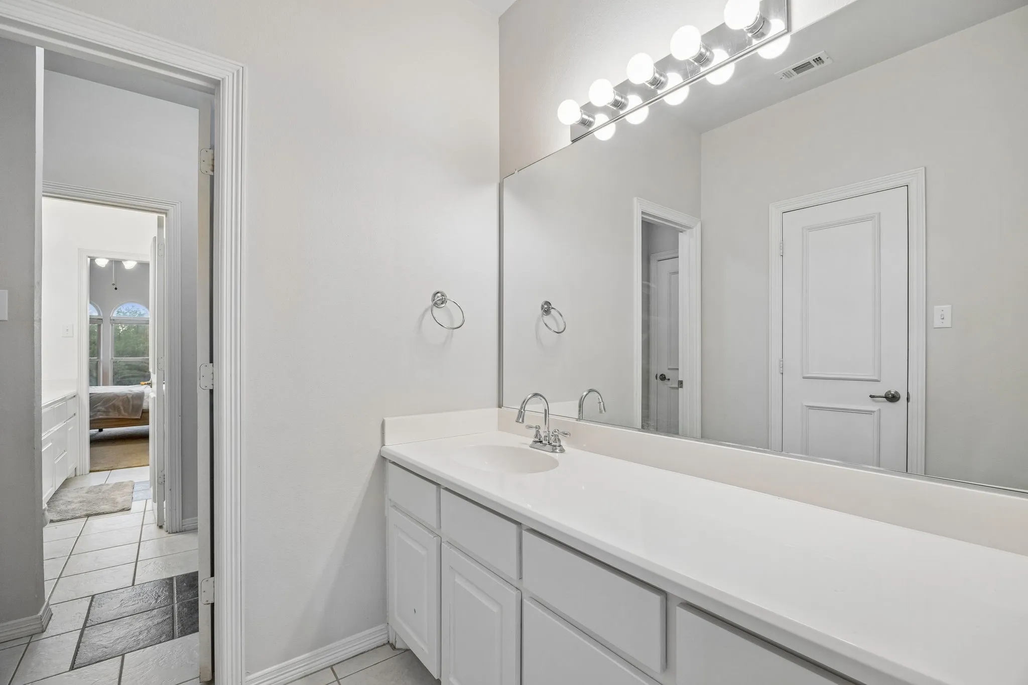 Single Family Residence For Sale in Dallas County , 1129 Wishing Well Court, Cedar Hill, Texas 75104, 5 Bedroom, 3 Bathroom, 3 Garage spaces, 3,342 Sqft, built in 1998, mls#21367897, Real Estate Agent in Cedar Hill, Homes For Sale in Dallas county, Homes For Sale in Cedar Hill, Realtor in Cedar Hill Texas, Real Estate Brokerage Independent Realty Texas, Luminita Cordes Realtor