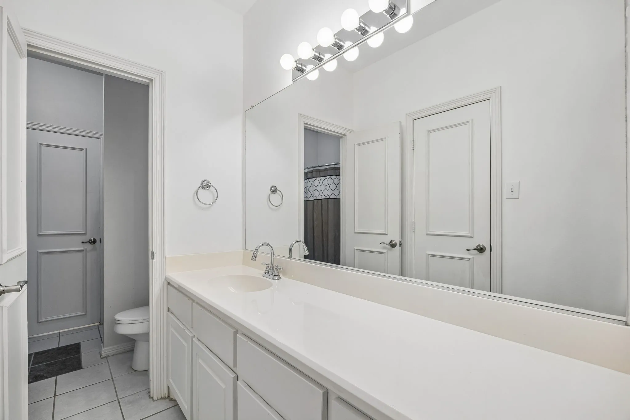 Single Family Residence For Sale in Dallas County , 1129 Wishing Well Court, Cedar Hill, Texas 75104, 5 Bedroom, 3 Bathroom, 3 Garage spaces, 3,342 Sqft, built in 1998, mls#21367897, Real Estate Agent in Cedar Hill, Homes For Sale in Dallas county, Homes For Sale in Cedar Hill, Realtor in Cedar Hill Texas, Real Estate Brokerage Independent Realty Texas, Luminita Cordes Realtor