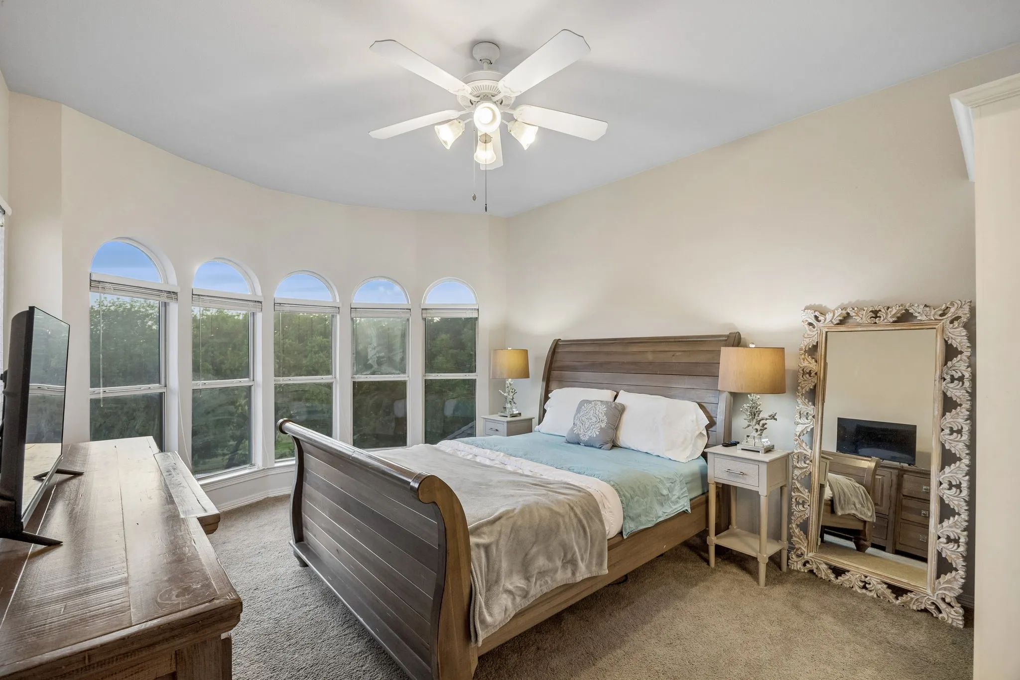 upstairs guest room jack and Jill bath