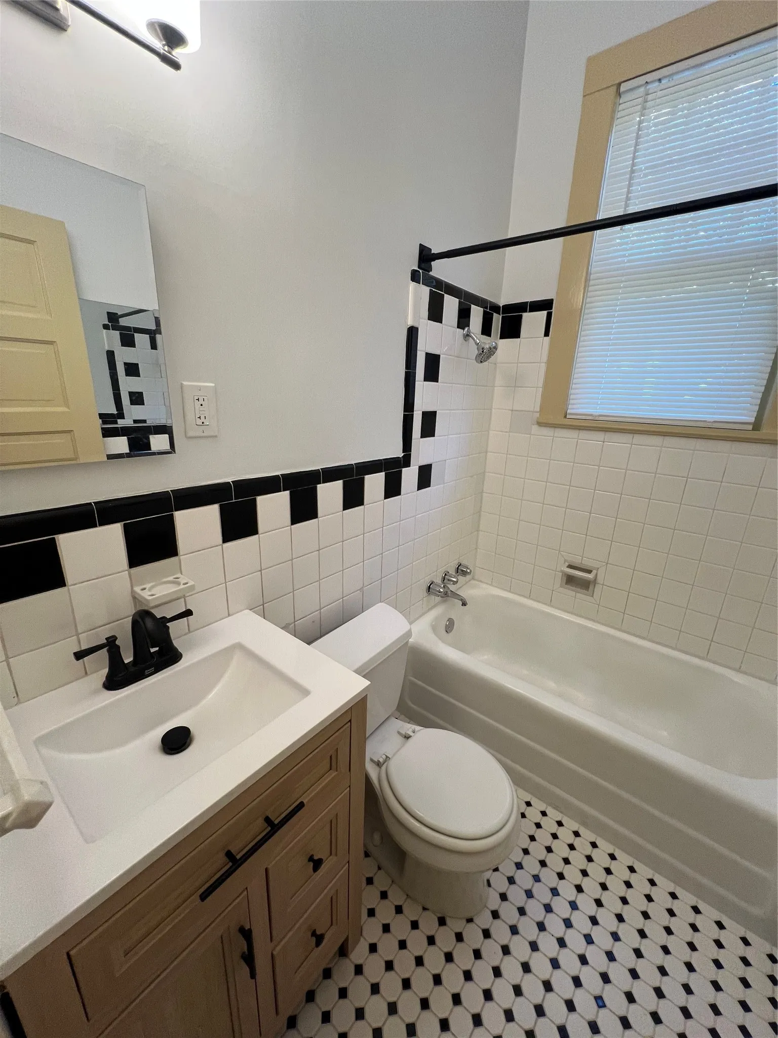 Apartment For Rent in Dallas County , 4325 Junius Street, Dallas, Texas 75246, 0, 1 Bathroom, Garage spaces, 592 Sqft, built in 1930, mls#21383465, Real Estate Agent in Dallas, Homes For Rent in Dallas county, Homes For Rent in Dallas, Realtor in Dallas Texas, Real Estate Brokerage Independent Realty Texas, Luminita Cordes Realtor