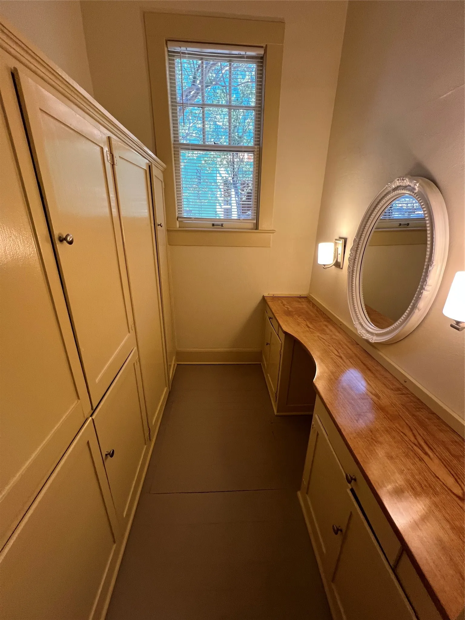 Apartment For Rent in Dallas County , 4325 Junius Street, Dallas, Texas 75246, 0, 1 Bathroom, Garage spaces, 592 Sqft, built in 1930, mls#21383465, Real Estate Agent in Dallas, Homes For Rent in Dallas county, Homes For Rent in Dallas, Realtor in Dallas Texas, Real Estate Brokerage Independent Realty Texas, Luminita Cordes Realtor