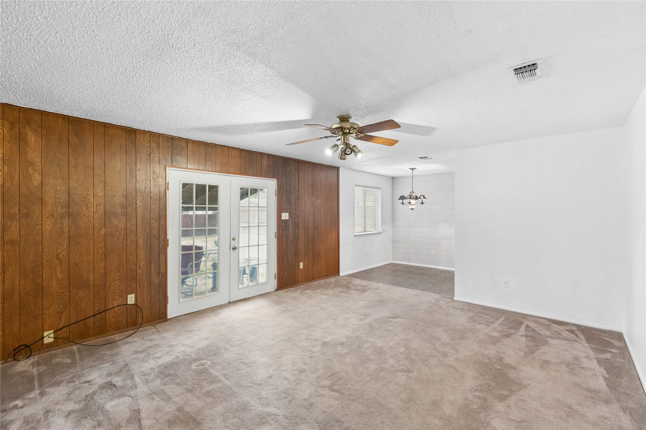 Single Family Residence For Sale in Tarrant County , 1710 Carla Avenue, Arlington, Texas 76014, 3 Bedroom, 2 Bathroom, 2 Garage spaces, 1,220 Sqft, built in 1970, mls#21383550, Real Estate Agent in Arlington, Homes For Sale in Tarrant county, Homes For Sale in Arlington, Realtor in Arlington Texas, Real Estate Brokerage Independent Realty Texas, Luminita Cordes Realtor