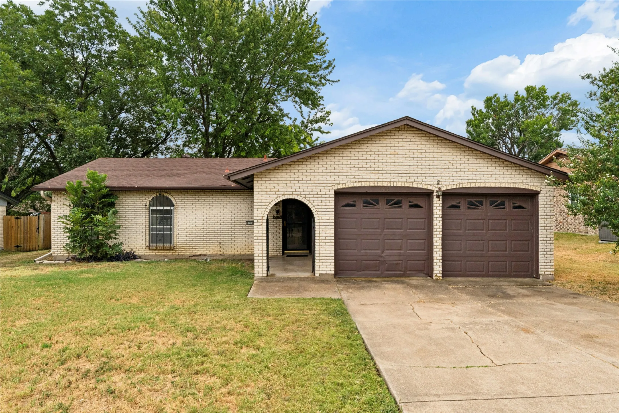 Single Family Residence For Sale in Tarrant County , 1710 Carla Avenue, Arlington, Texas 76014, 3 Bedroom, 2 Bathroom, 2 Garage spaces, 1,220 Sqft, built in 1970, mls#21383550, Real Estate Agent in Arlington, Homes For Sale in Tarrant county, Homes For Sale in Arlington, Realtor in Arlington Texas, Real Estate Brokerage Independent Realty Texas, Luminita Cordes Realtor