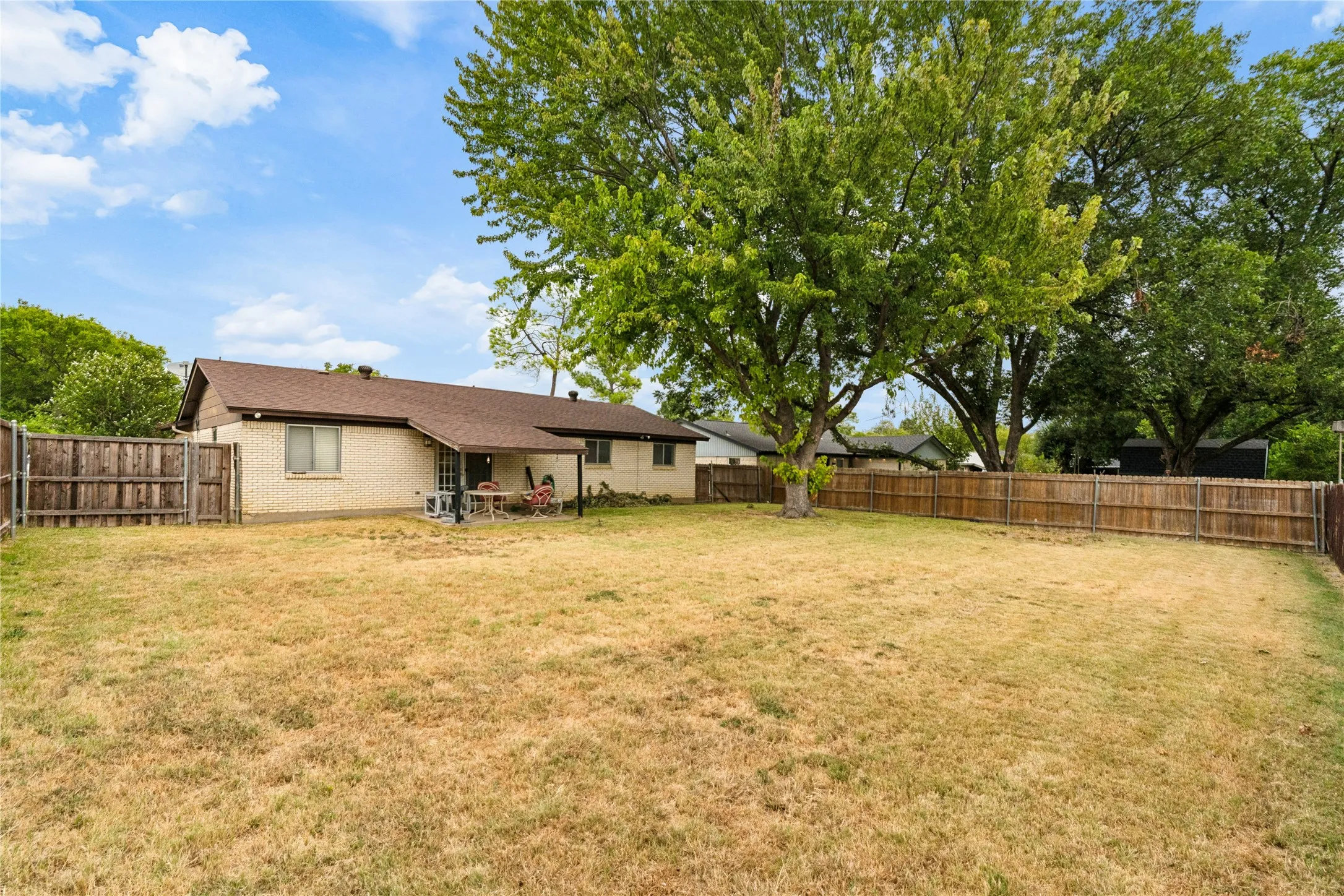 Single Family Residence For Sale in Tarrant County , 1710 Carla Avenue, Arlington, Texas 76014, 3 Bedroom, 2 Bathroom, 2 Garage spaces, 1,220 Sqft, built in 1970, mls#21383550, Real Estate Agent in Arlington, Homes For Sale in Tarrant county, Homes For Sale in Arlington, Realtor in Arlington Texas, Real Estate Brokerage Independent Realty Texas, Luminita Cordes Realtor