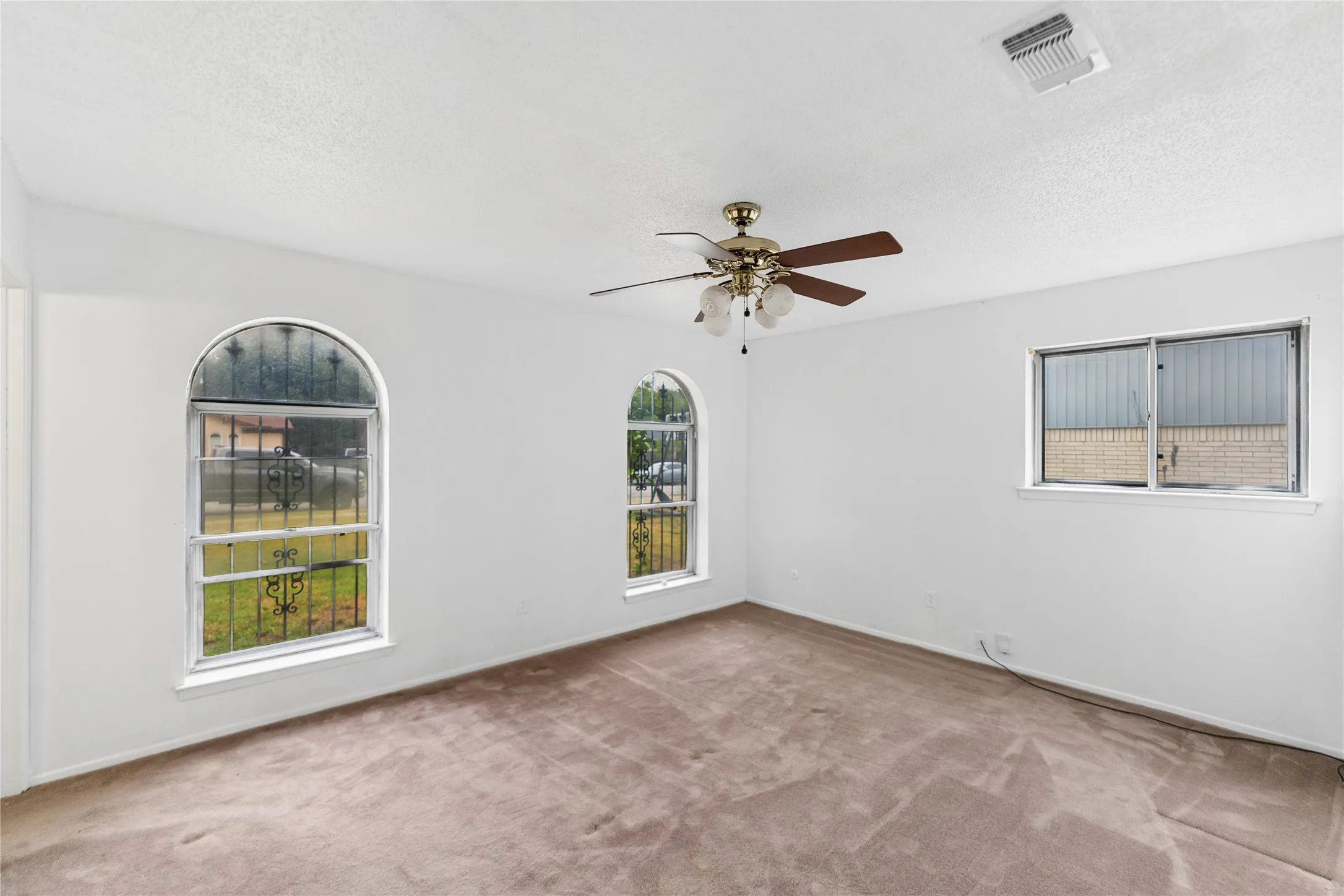 Single Family Residence For Sale in Tarrant County , 1710 Carla Avenue, Arlington, Texas 76014, 3 Bedroom, 2 Bathroom, 2 Garage spaces, 1,220 Sqft, built in 1970, mls#21383550, Real Estate Agent in Arlington, Homes For Sale in Tarrant county, Homes For Sale in Arlington, Realtor in Arlington Texas, Real Estate Brokerage Independent Realty Texas, Luminita Cordes Realtor