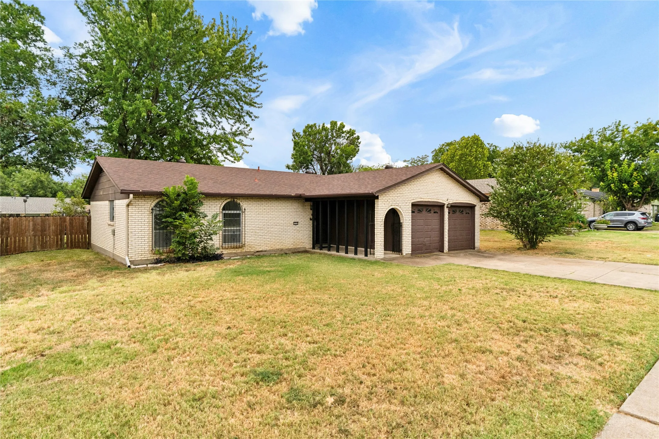 Single Family Residence For Sale in Tarrant County , 1710 Carla Avenue, Arlington, Texas 76014, 3 Bedroom, 2 Bathroom, 2 Garage spaces, 1,220 Sqft, built in 1970, mls#21383550, Real Estate Agent in Arlington, Homes For Sale in Tarrant county, Homes For Sale in Arlington, Realtor in Arlington Texas, Real Estate Brokerage Independent Realty Texas, Luminita Cordes Realtor