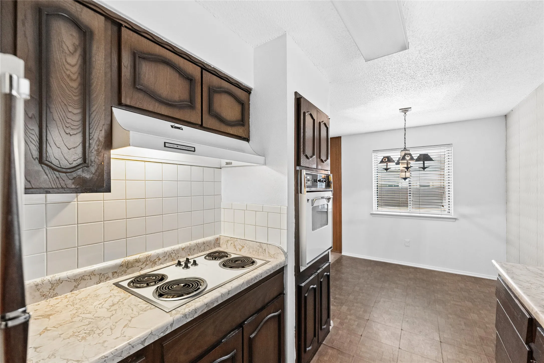 Single Family Residence For Sale in Tarrant County , 1710 Carla Avenue, Arlington, Texas 76014, 3 Bedroom, 2 Bathroom, 2 Garage spaces, 1,220 Sqft, built in 1970, mls#21383550, Real Estate Agent in Arlington, Homes For Sale in Tarrant county, Homes For Sale in Arlington, Realtor in Arlington Texas, Real Estate Brokerage Independent Realty Texas, Luminita Cordes Realtor