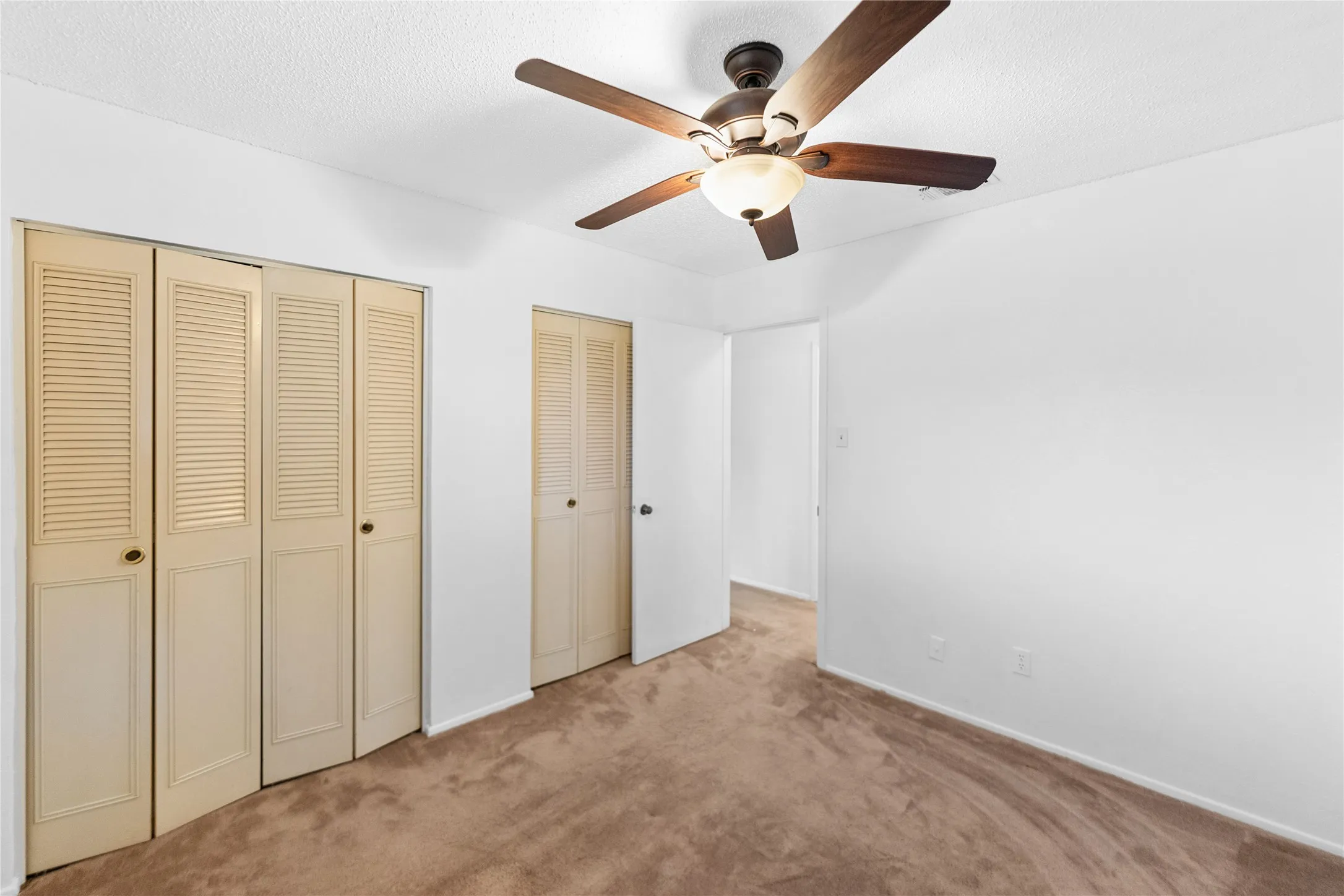 Single Family Residence For Sale in Tarrant County , 1710 Carla Avenue, Arlington, Texas 76014, 3 Bedroom, 2 Bathroom, 2 Garage spaces, 1,220 Sqft, built in 1970, mls#21383550, Real Estate Agent in Arlington, Homes For Sale in Tarrant county, Homes For Sale in Arlington, Realtor in Arlington Texas, Real Estate Brokerage Independent Realty Texas, Luminita Cordes Realtor