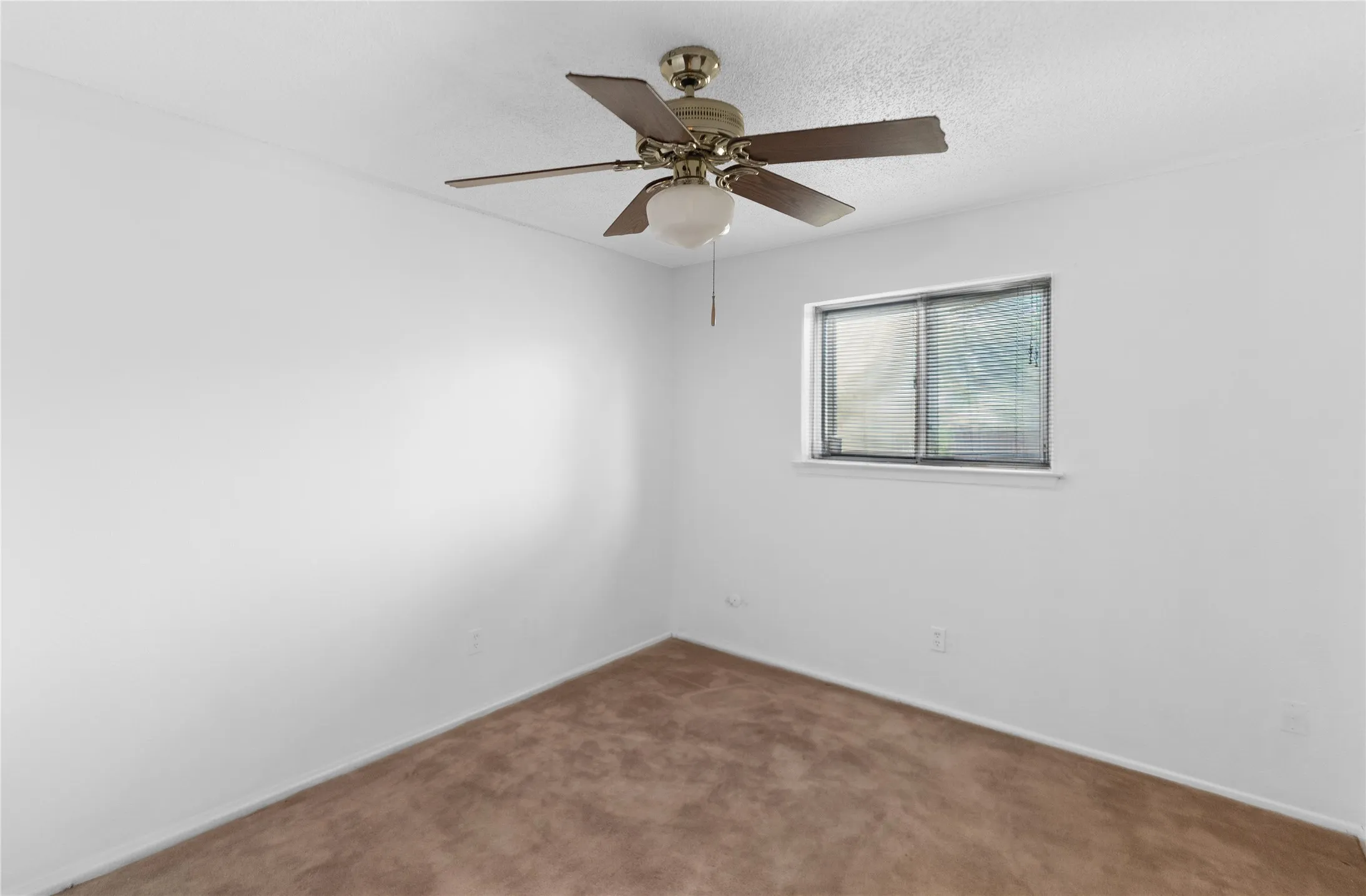 Single Family Residence For Sale in Tarrant County , 1710 Carla Avenue, Arlington, Texas 76014, 3 Bedroom, 2 Bathroom, 2 Garage spaces, 1,220 Sqft, built in 1970, mls#21383550, Real Estate Agent in Arlington, Homes For Sale in Tarrant county, Homes For Sale in Arlington, Realtor in Arlington Texas, Real Estate Brokerage Independent Realty Texas, Luminita Cordes Realtor