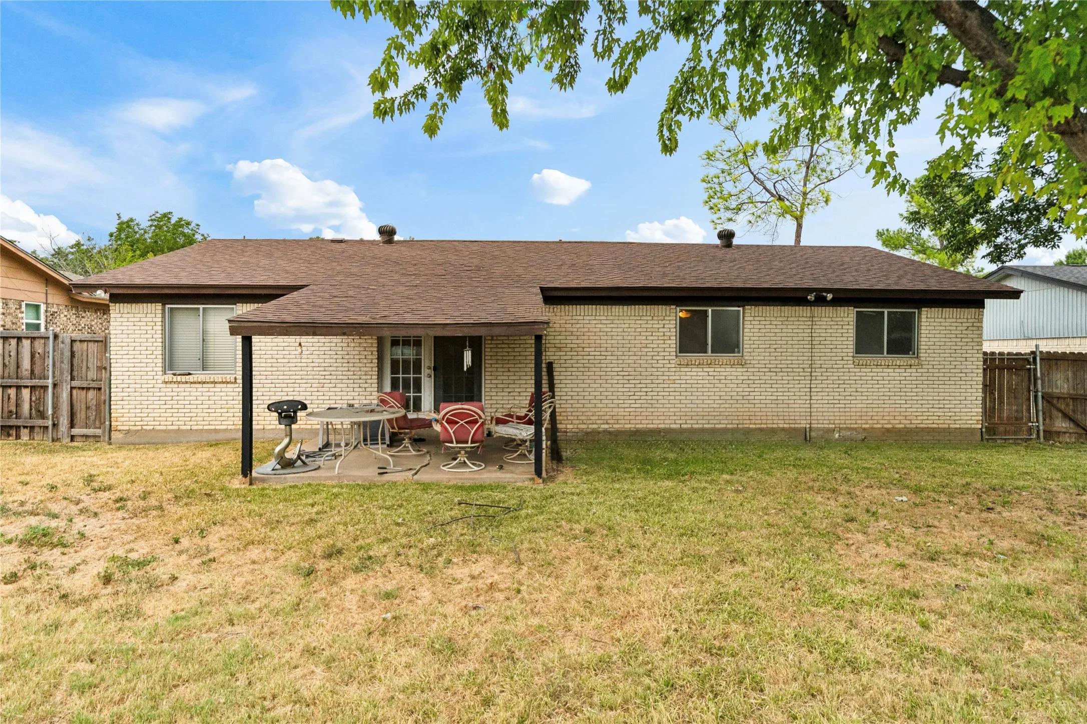 Single Family Residence For Sale in Tarrant County , 1710 Carla Avenue, Arlington, Texas 76014, 3 Bedroom, 2 Bathroom, 2 Garage spaces, 1,220 Sqft, built in 1970, mls#21383550, Real Estate Agent in Arlington, Homes For Sale in Tarrant county, Homes For Sale in Arlington, Realtor in Arlington Texas, Real Estate Brokerage Independent Realty Texas, Luminita Cordes Realtor