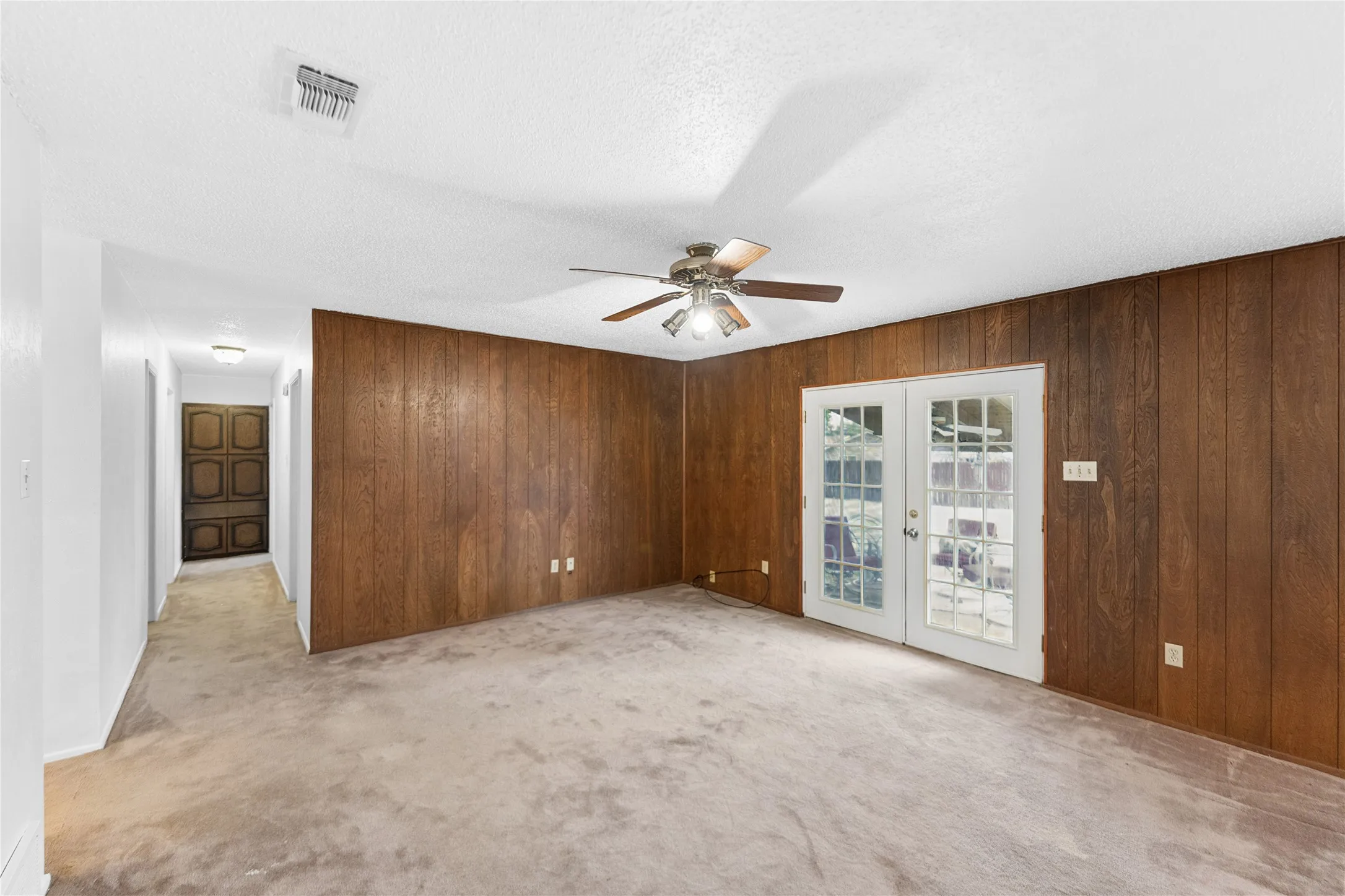 Single Family Residence For Sale in Tarrant County , 1710 Carla Avenue, Arlington, Texas 76014, 3 Bedroom, 2 Bathroom, 2 Garage spaces, 1,220 Sqft, built in 1970, mls#21383550, Real Estate Agent in Arlington, Homes For Sale in Tarrant county, Homes For Sale in Arlington, Realtor in Arlington Texas, Real Estate Brokerage Independent Realty Texas, Luminita Cordes Realtor