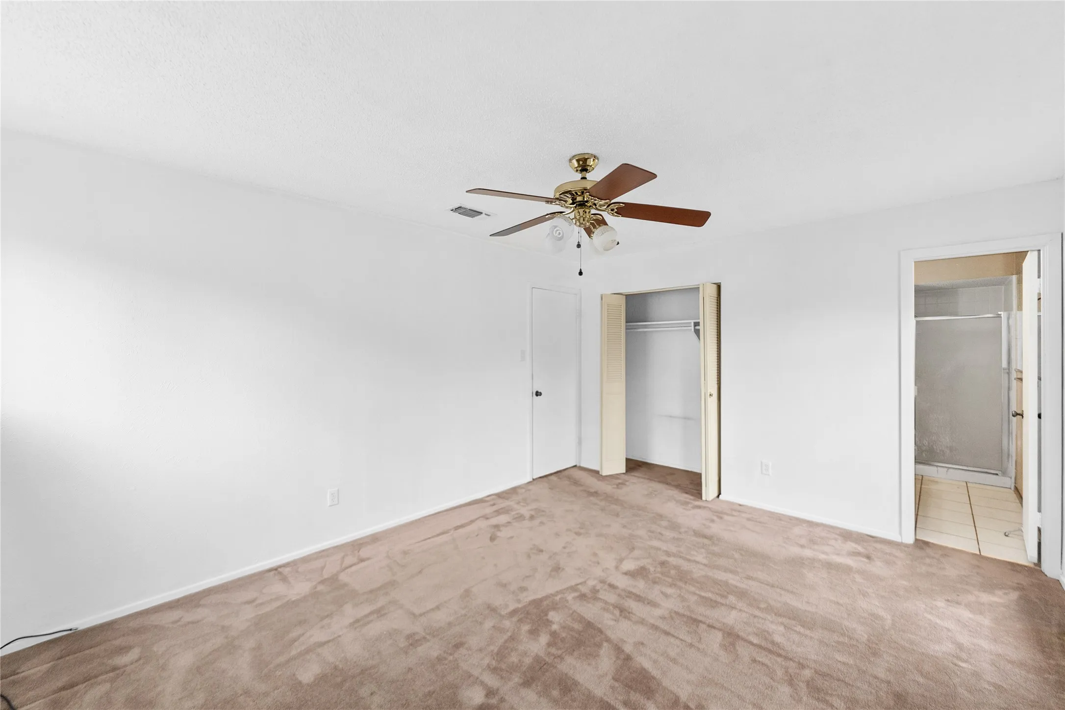 Single Family Residence For Sale in Tarrant County , 1710 Carla Avenue, Arlington, Texas 76014, 3 Bedroom, 2 Bathroom, 2 Garage spaces, 1,220 Sqft, built in 1970, mls#21383550, Real Estate Agent in Arlington, Homes For Sale in Tarrant county, Homes For Sale in Arlington, Realtor in Arlington Texas, Real Estate Brokerage Independent Realty Texas, Luminita Cordes Realtor