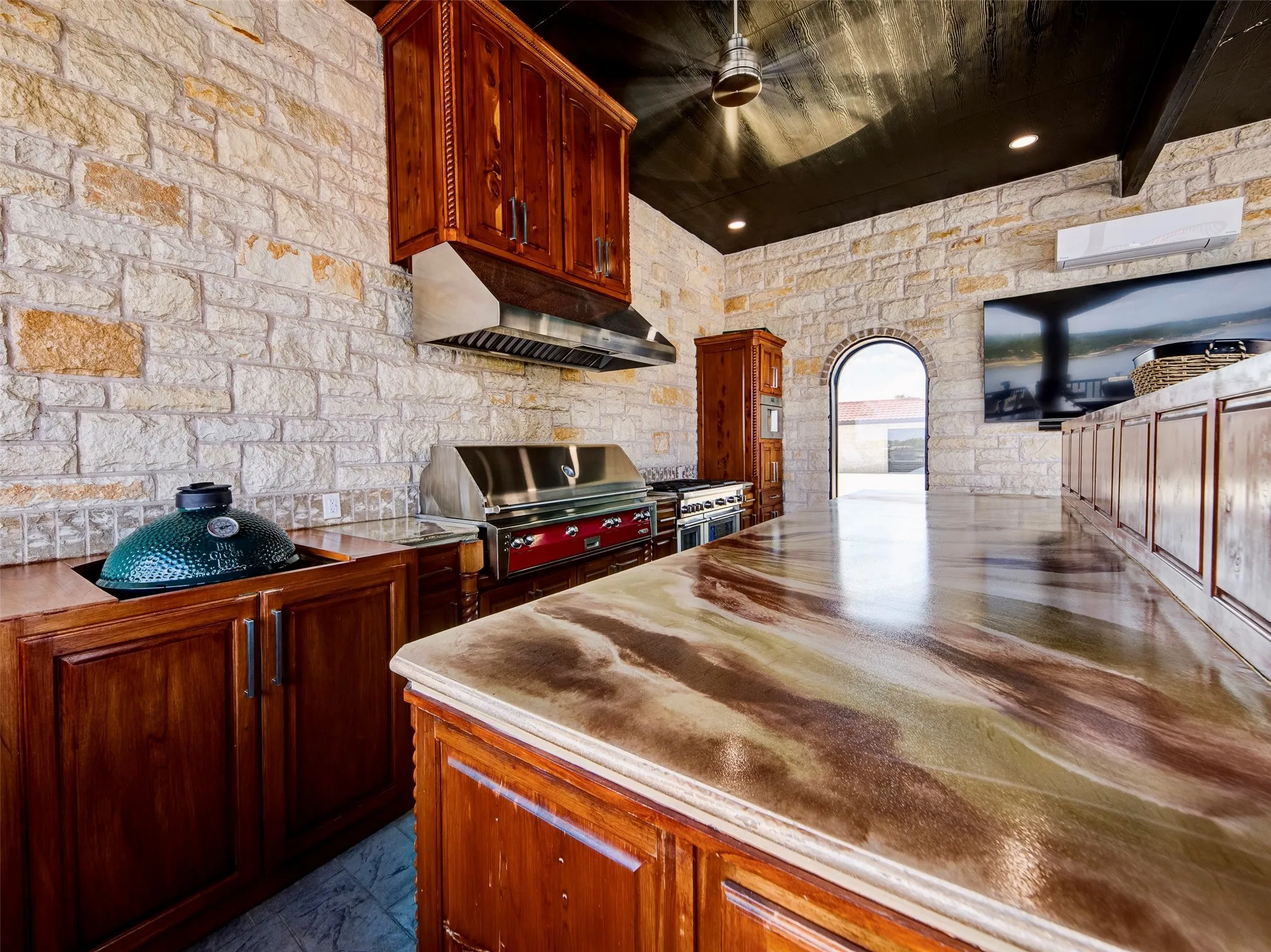 Single Family Residence For Sale in Montague County , 288 W Carter Heights, Bowie, Texas 76230, 6 Bedroom, 5 Bathroom, 3 Garage spaces, 4,875 Sqft, built in 2024, mls#21378259, Real Estate Agent in Bowie, Homes For Sale in Montague county, Homes For Sale in Bowie, Realtor in Bowie Texas, Real Estate Brokerage Independent Realty Texas, Luminita Cordes Realtor