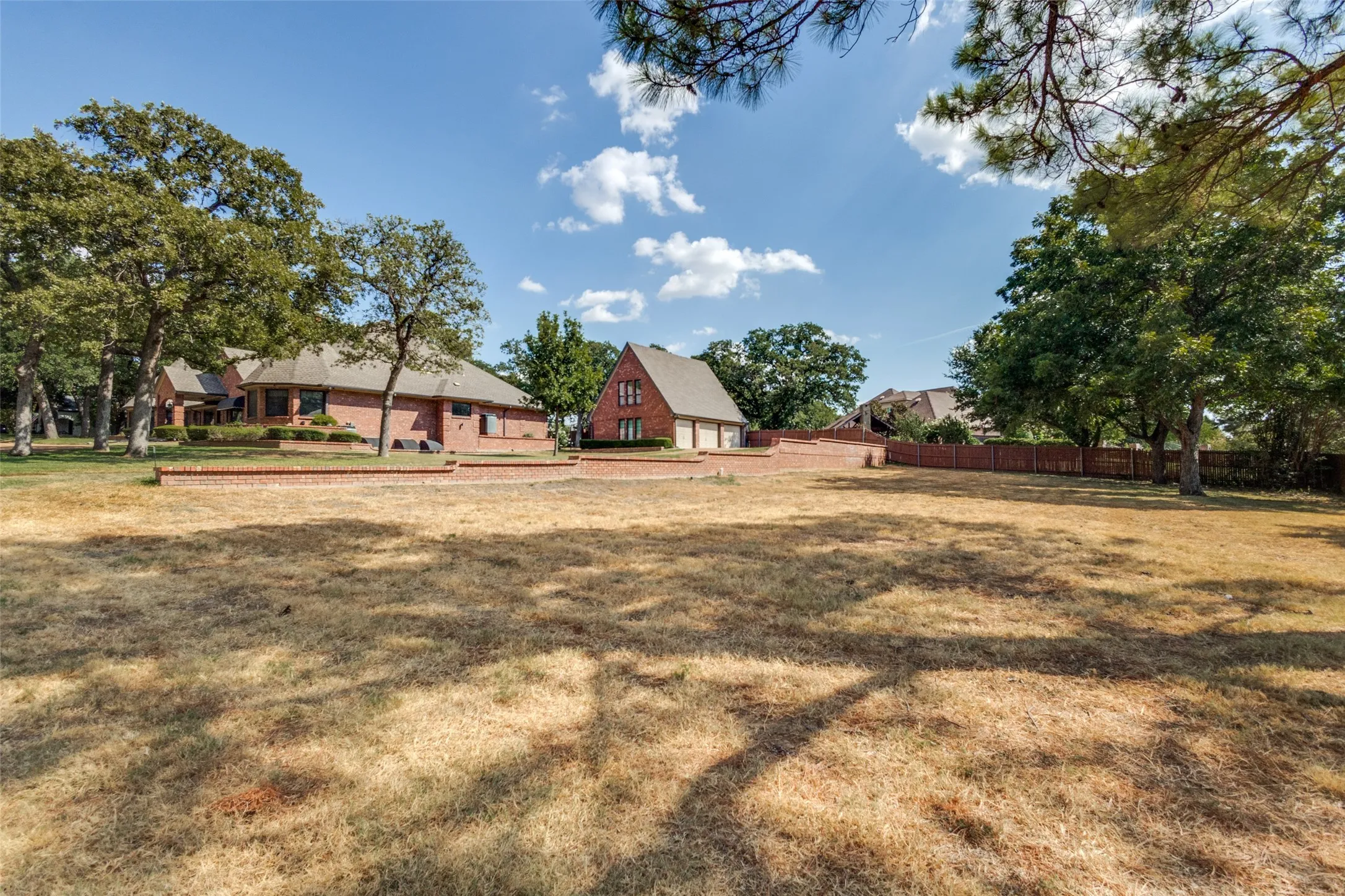 Single Family Residence For Sale in Tarrant County , 1013 Diamond Boulevard, Southlake, Texas 76092, 5 Bedroom, 8 Bathroom, 3 Garage spaces, 5,345 Sqft, built in 1985, mls#21384036, Real Estate Agent in Southlake, Homes For Sale in Tarrant county, Homes For Sale in Southlake, Realtor in Southlake Texas, Real Estate Brokerage Independent Realty Texas, Luminita Cordes Realtor