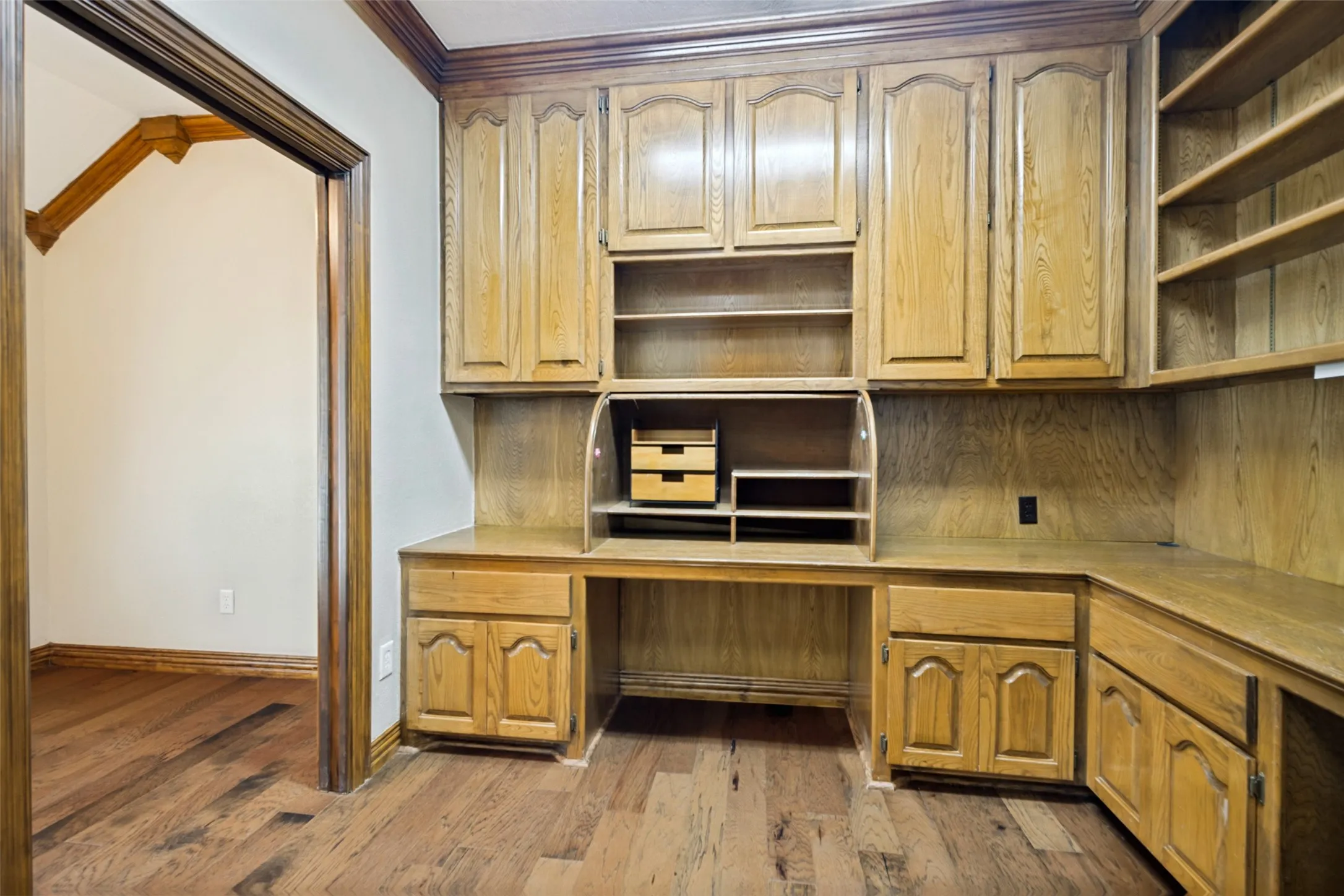 Single Family Residence For Sale in Tarrant County , 1013 Diamond Boulevard, Southlake, Texas 76092, 5 Bedroom, 8 Bathroom, 3 Garage spaces, 5,345 Sqft, built in 1985, mls#21384036, Real Estate Agent in Southlake, Homes For Sale in Tarrant county, Homes For Sale in Southlake, Realtor in Southlake Texas, Real Estate Brokerage Independent Realty Texas, Luminita Cordes Realtor