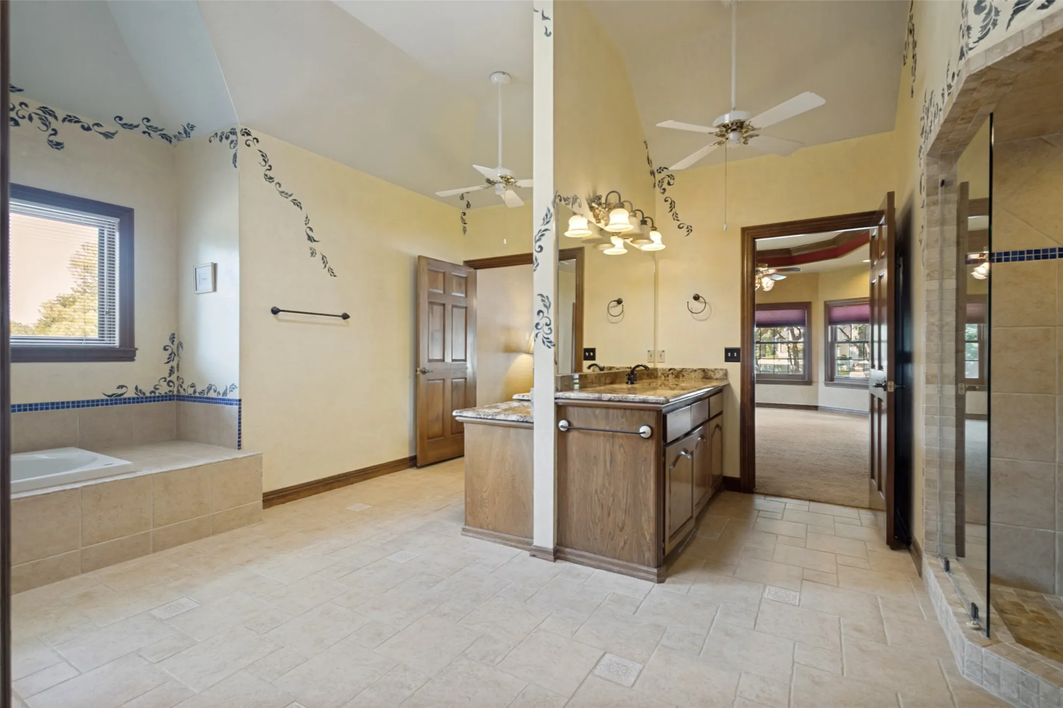 Single Family Residence For Sale in Tarrant County , 1013 Diamond Boulevard, Southlake, Texas 76092, 5 Bedroom, 8 Bathroom, 3 Garage spaces, 5,345 Sqft, built in 1985, mls#21384036, Real Estate Agent in Southlake, Homes For Sale in Tarrant county, Homes For Sale in Southlake, Realtor in Southlake Texas, Real Estate Brokerage Independent Realty Texas, Luminita Cordes Realtor