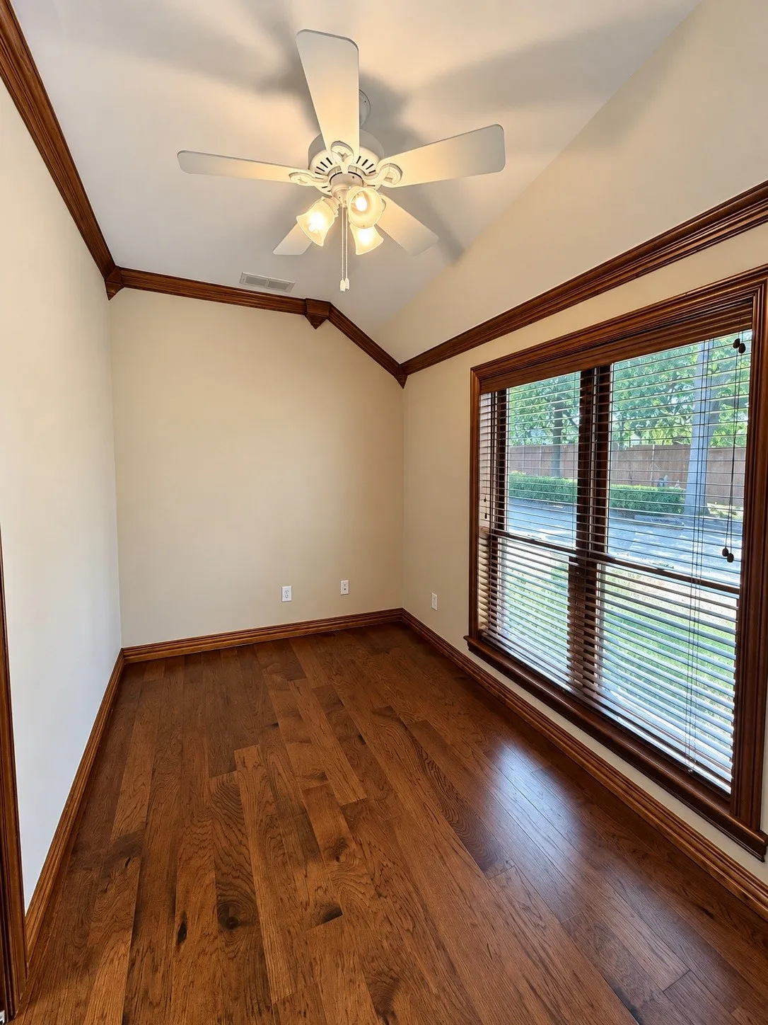 Single Family Residence For Sale in Tarrant County , 1013 Diamond Boulevard, Southlake, Texas 76092, 5 Bedroom, 8 Bathroom, 3 Garage spaces, 5,345 Sqft, built in 1985, mls#21384036, Real Estate Agent in Southlake, Homes For Sale in Tarrant county, Homes For Sale in Southlake, Realtor in Southlake Texas, Real Estate Brokerage Independent Realty Texas, Luminita Cordes Realtor