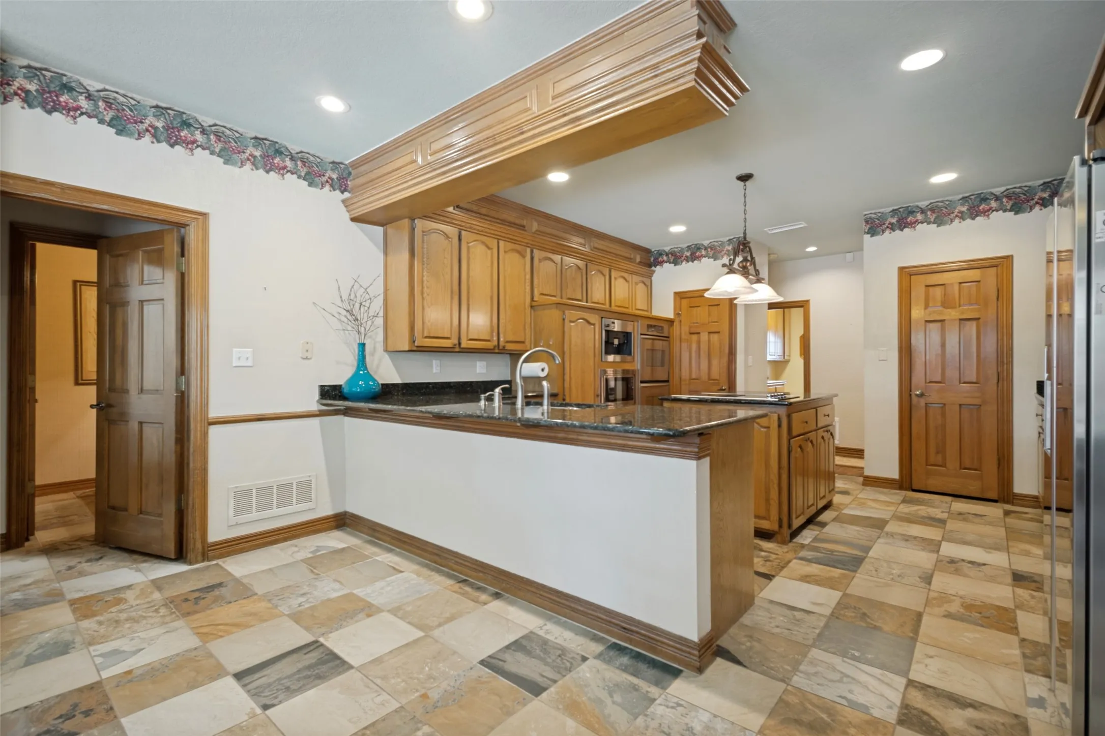 Single Family Residence For Sale in Tarrant County , 1013 Diamond Boulevard, Southlake, Texas 76092, 5 Bedroom, 8 Bathroom, 3 Garage spaces, 5,345 Sqft, built in 1985, mls#21384036, Real Estate Agent in Southlake, Homes For Sale in Tarrant county, Homes For Sale in Southlake, Realtor in Southlake Texas, Real Estate Brokerage Independent Realty Texas, Luminita Cordes Realtor