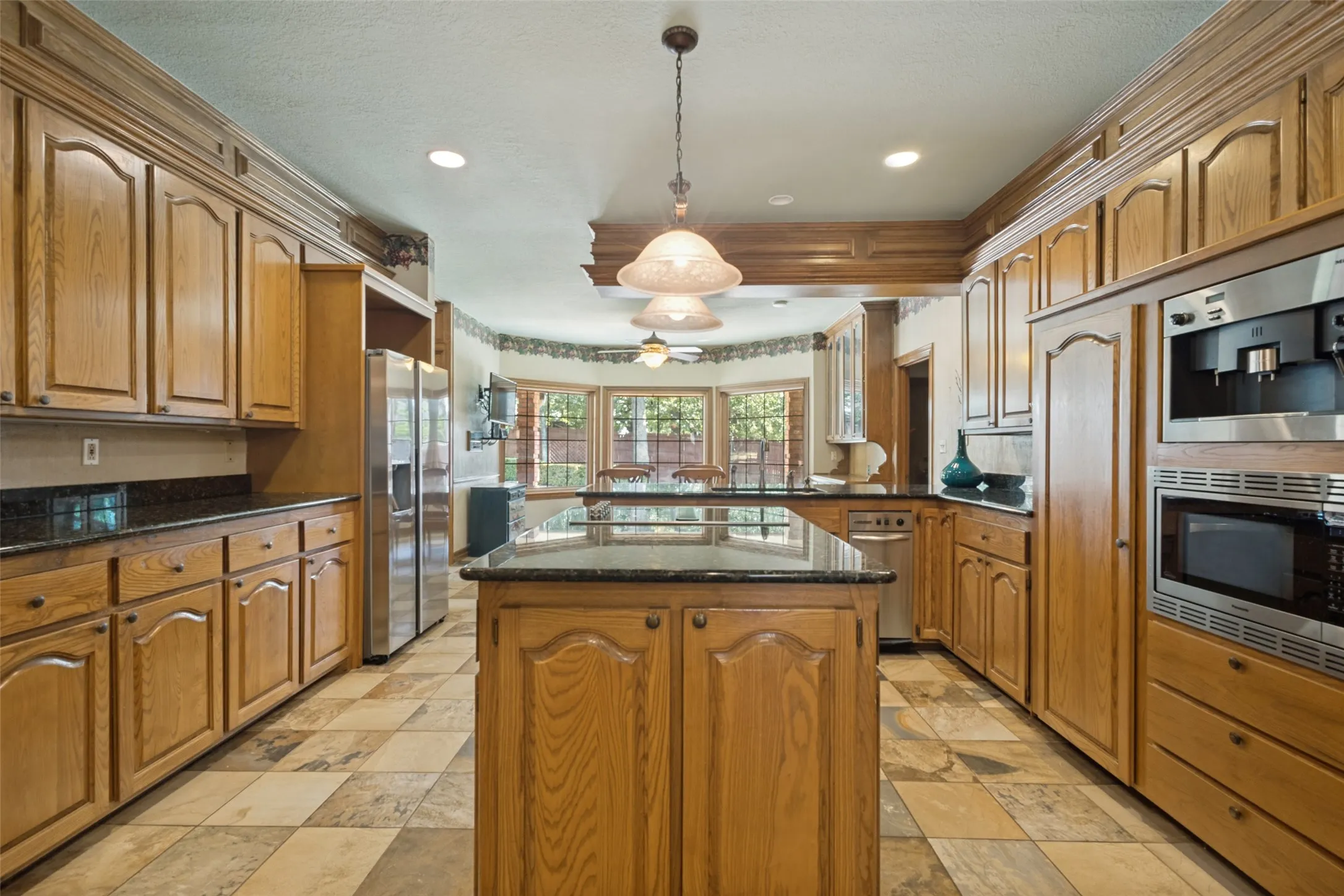 Single Family Residence For Sale in Tarrant County , 1013 Diamond Boulevard, Southlake, Texas 76092, 5 Bedroom, 8 Bathroom, 3 Garage spaces, 5,345 Sqft, built in 1985, mls#21384036, Real Estate Agent in Southlake, Homes For Sale in Tarrant county, Homes For Sale in Southlake, Realtor in Southlake Texas, Real Estate Brokerage Independent Realty Texas, Luminita Cordes Realtor