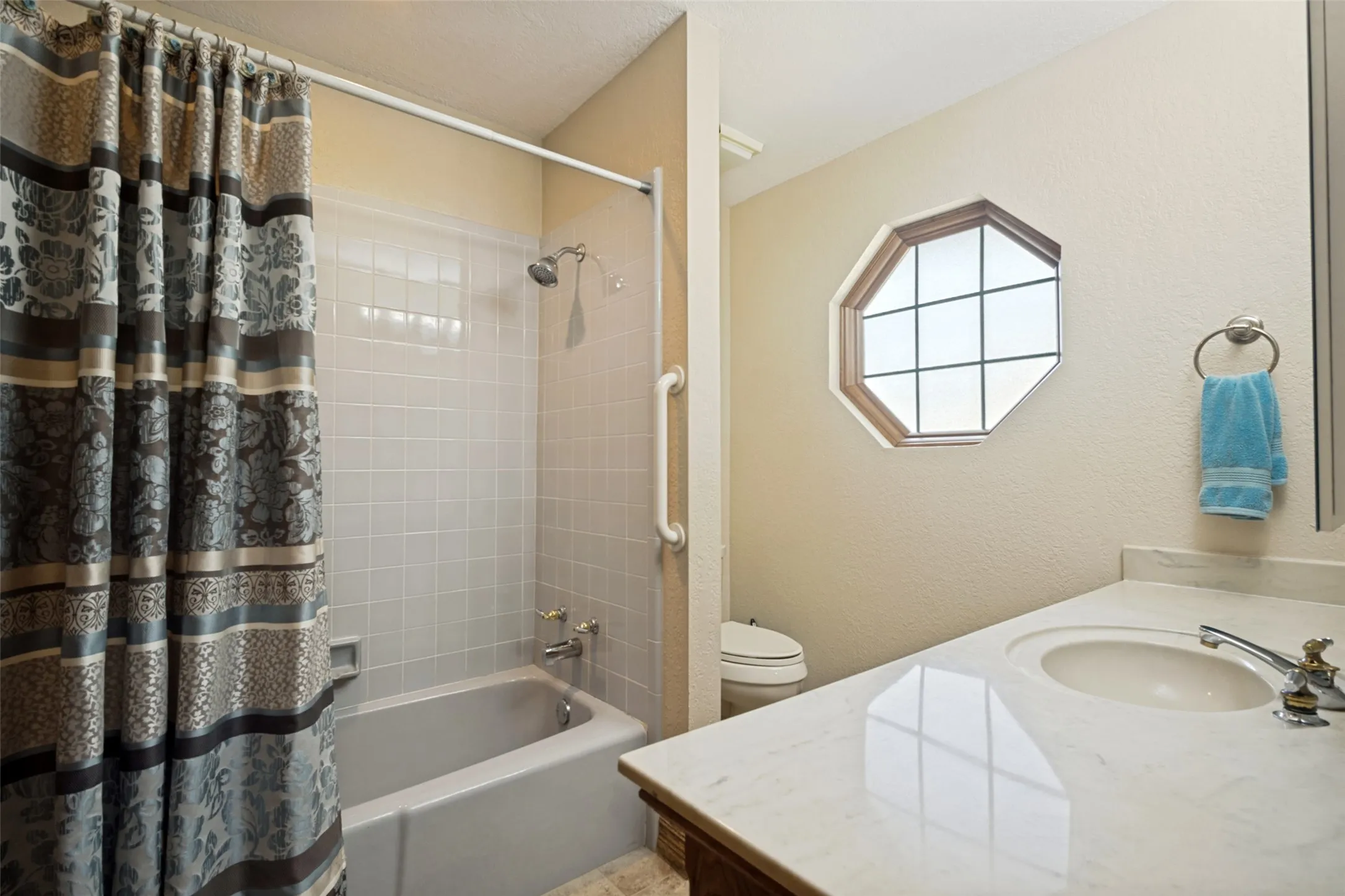 Single Family Residence For Sale in Tarrant County , 1013 Diamond Boulevard, Southlake, Texas 76092, 5 Bedroom, 8 Bathroom, 3 Garage spaces, 5,345 Sqft, built in 1985, mls#21384036, Real Estate Agent in Southlake, Homes For Sale in Tarrant county, Homes For Sale in Southlake, Realtor in Southlake Texas, Real Estate Brokerage Independent Realty Texas, Luminita Cordes Realtor